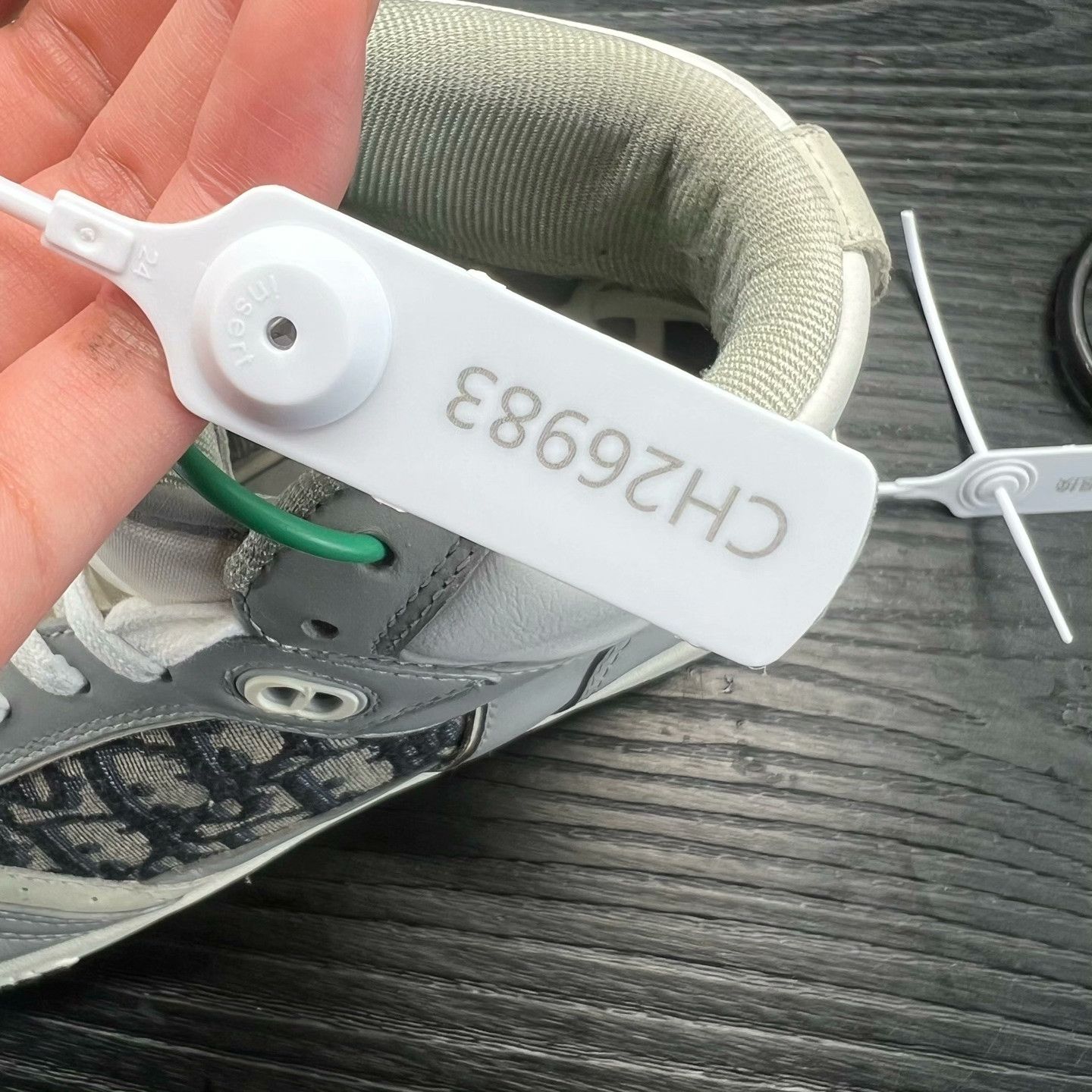 Dior Dior White Hitop Sneakers 27 Men Size US 10 / EU 43 - 9 Thumbnail
