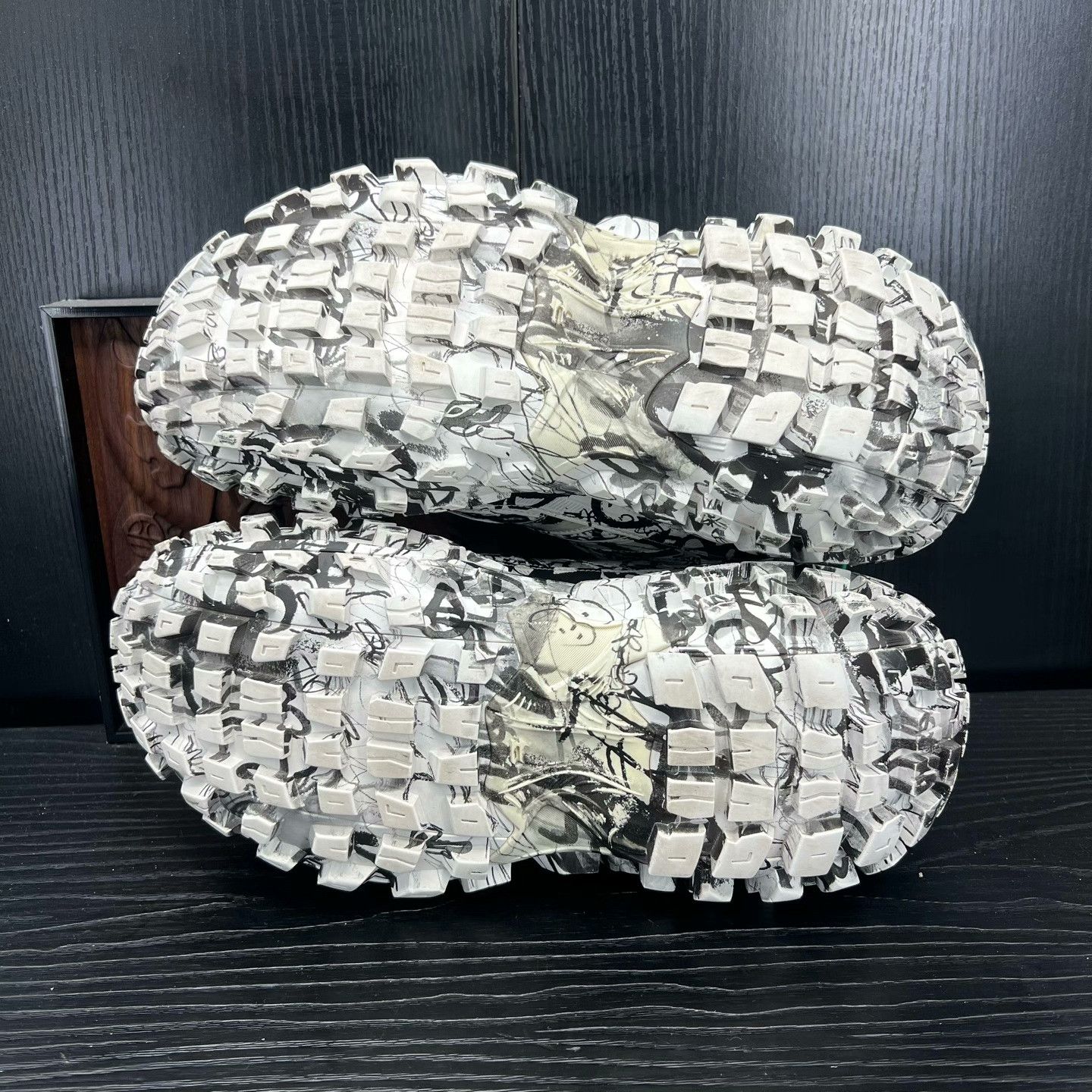Balenciaga Balenciaga Printed Lowtop Sneakers 45 Men Size US 11.5 / EU 44-45 - 5 Thumbnail