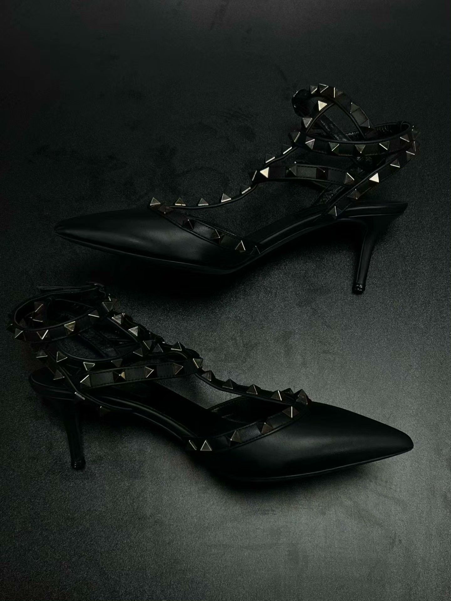 Valentino Valentino Black Lowtop Sneakers 37 Women Size US 6.5 / IT 36.5 - 6 Thumbnail