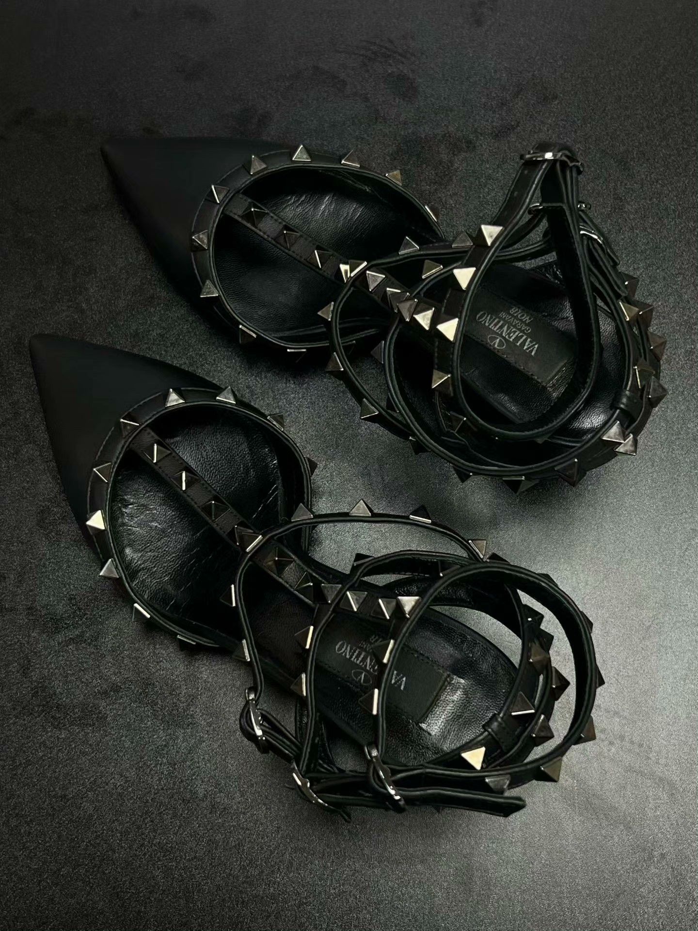 Valentino Valentino Black Lowtop Sneakers 37 Women Size US 6.5 / IT 36.5 - 4 Thumbnail