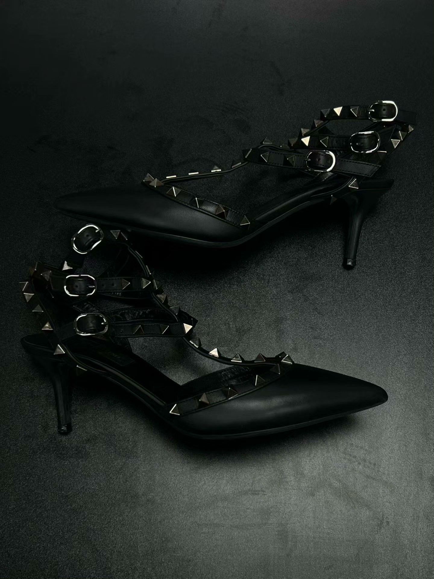 Valentino Valentino Black Lowtop Sneakers 37 Women Size US 6.5 / IT 36.5 - 5 Thumbnail