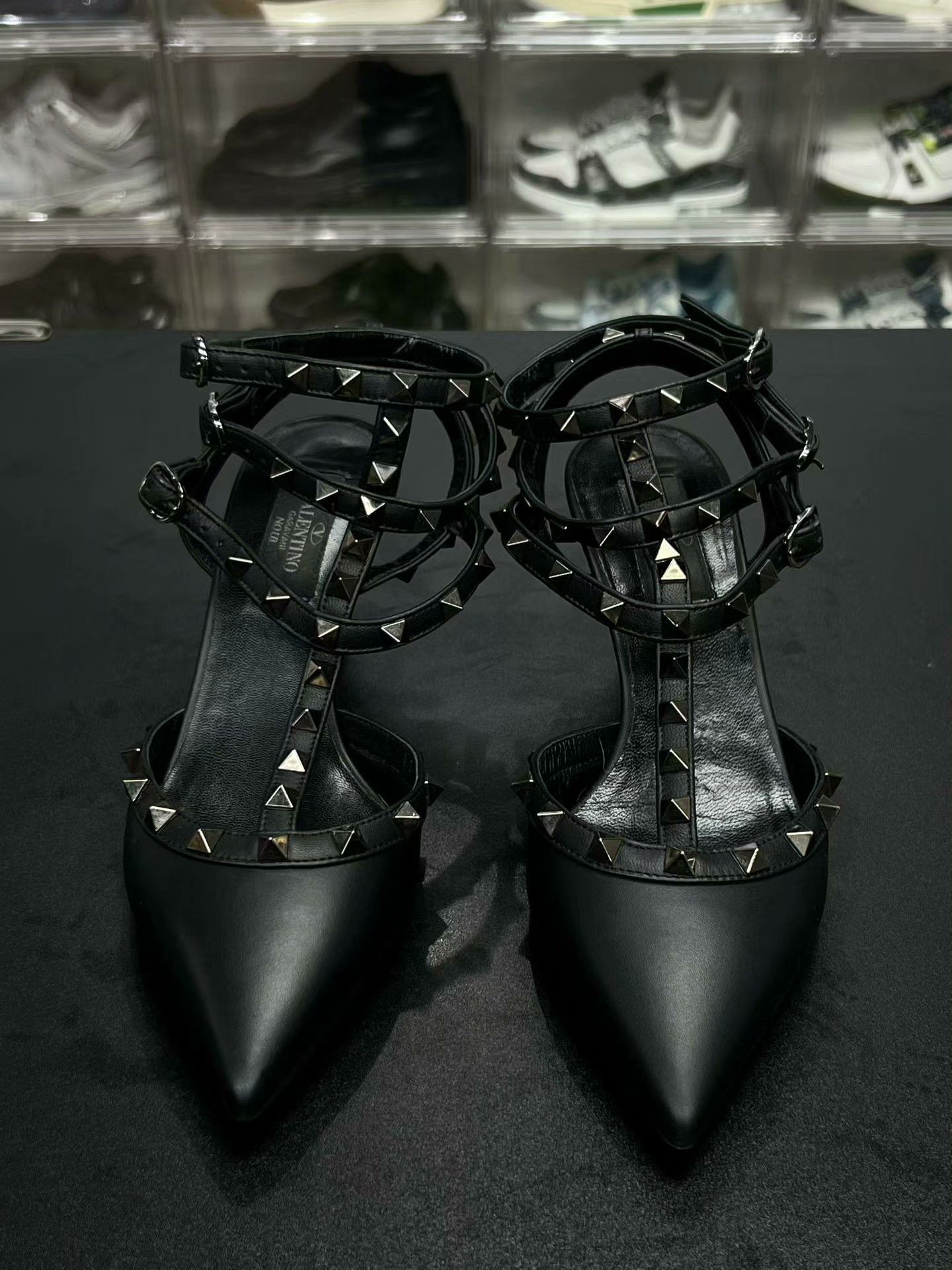 Valentino Valentino Black Lowtop Sneakers 37 Women Size US 6.5 / IT 36.5 - 2 Thumbnail
