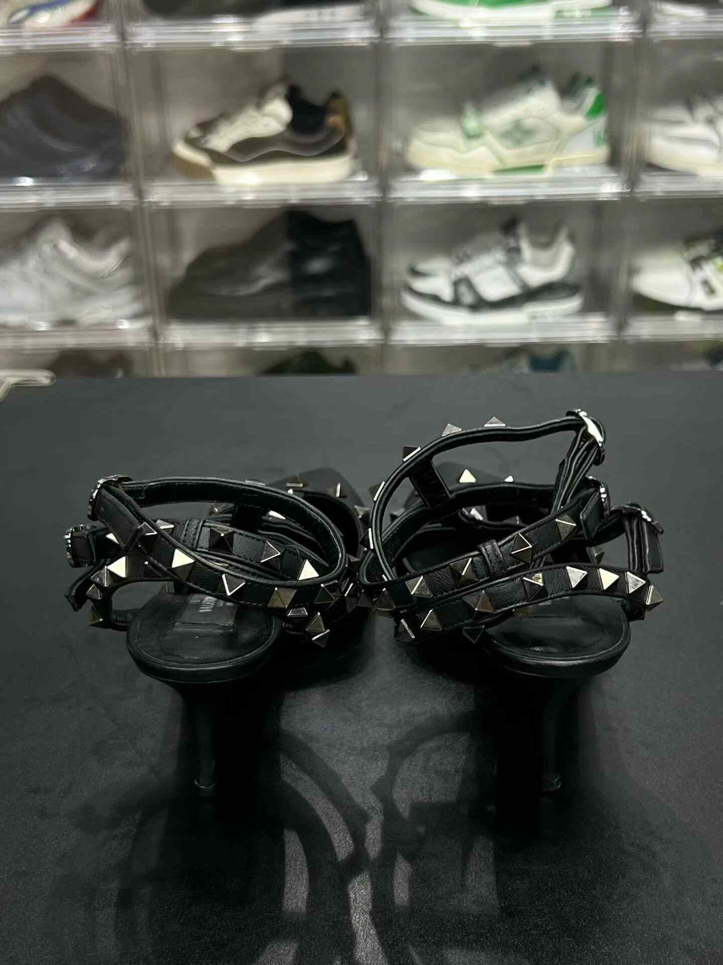 Valentino Valentino Black Lowtop Sneakers 37 Women Size US 6.5 / IT 36.5 - 7 Thumbnail