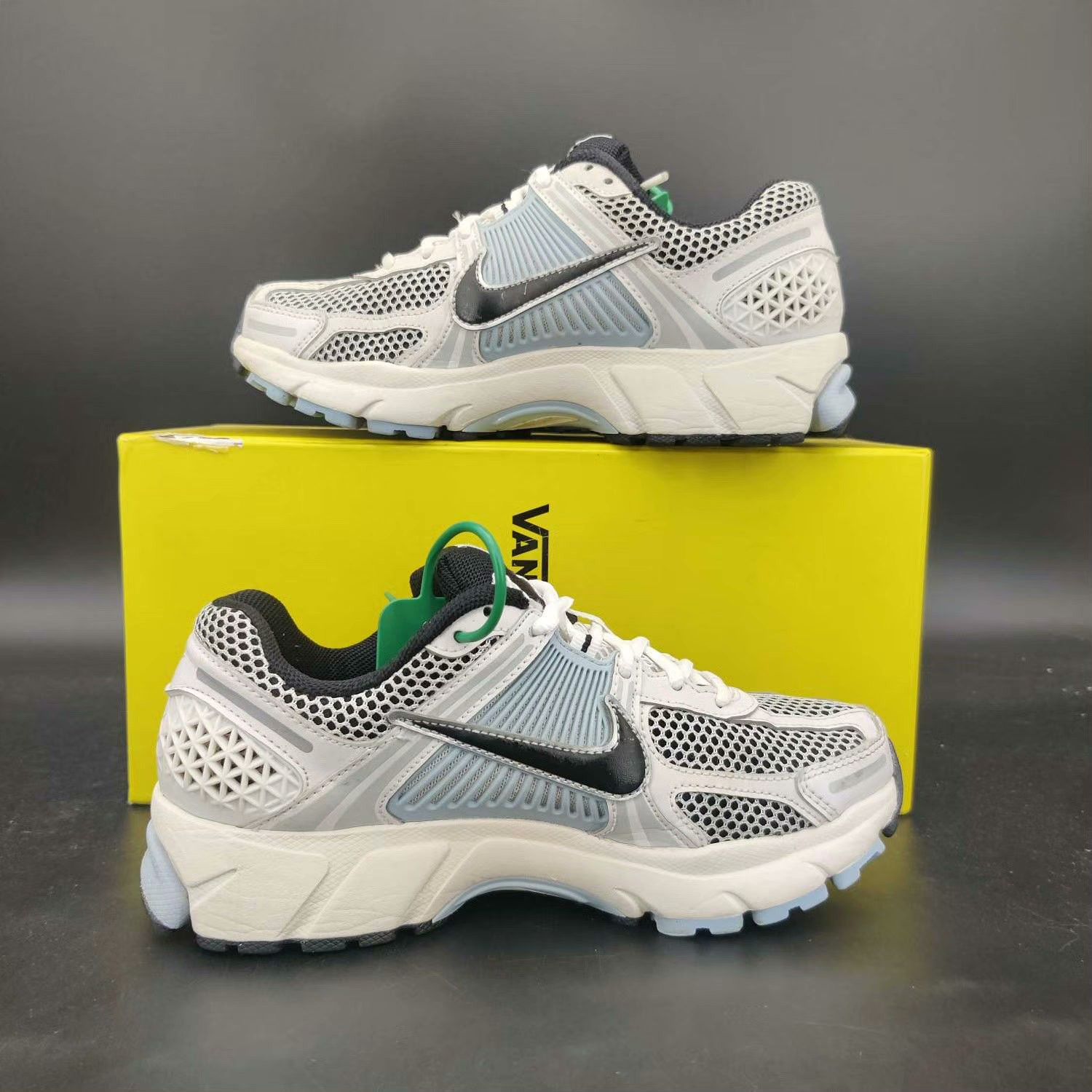 Nike Nike Gray Lowtop Sneakers 36 Men Size US 5 / EU 37 - 3 Thumbnail