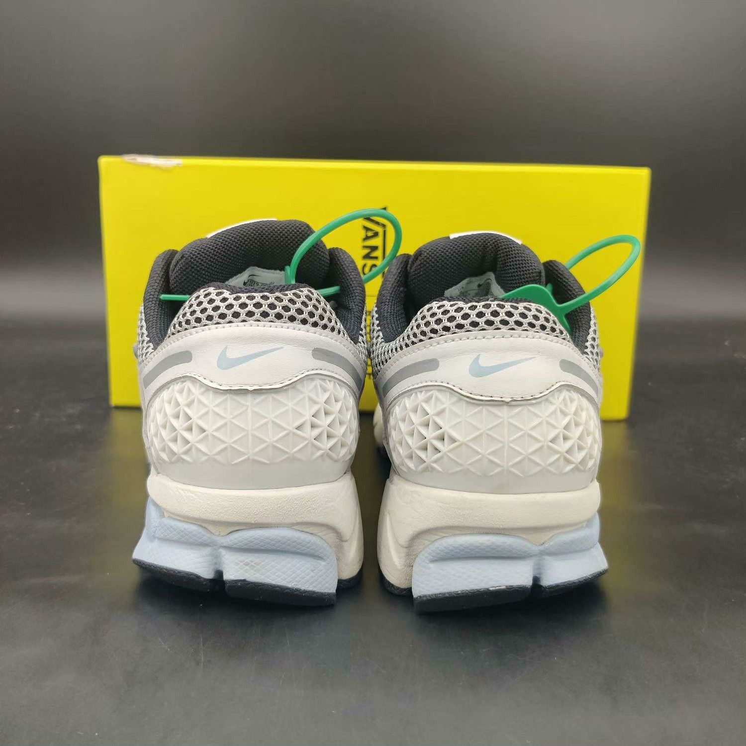Nike Nike Gray Lowtop Sneakers 36 Men Size US 5 / EU 37 - 5 Thumbnail