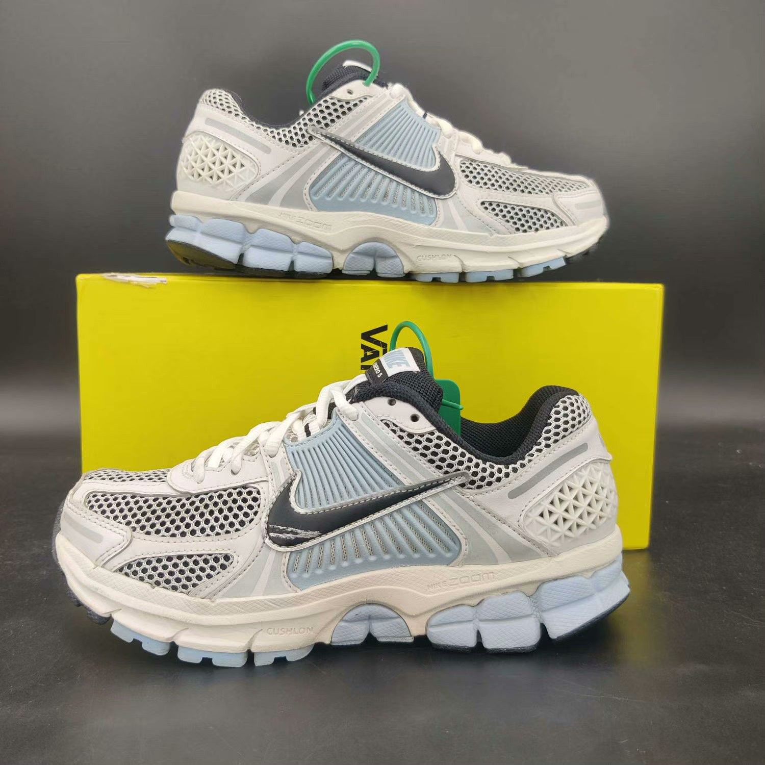 Nike Nike Gray Lowtop Sneakers 36 Men Size US 5 / EU 37 - 2 Thumbnail