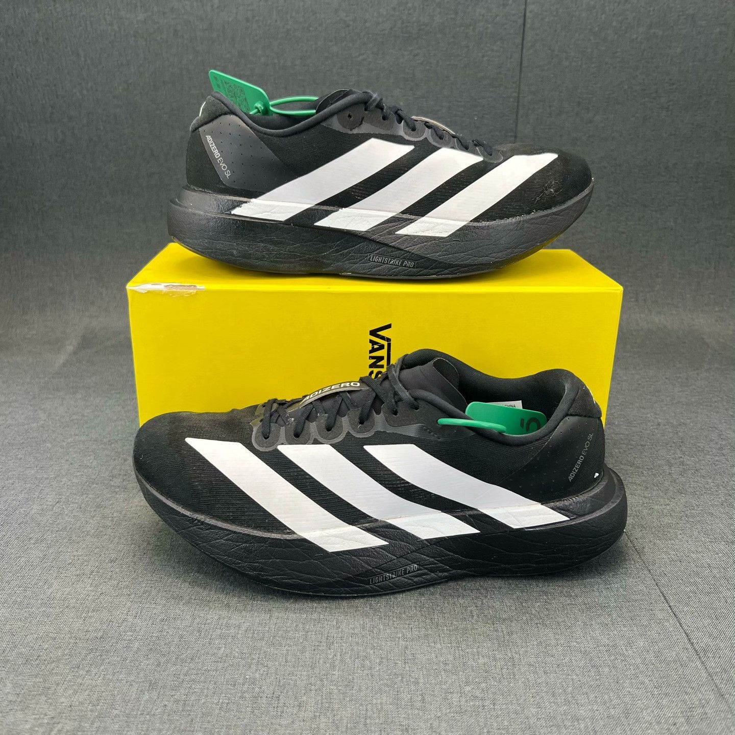 Adidas Adidas Black Lowtop Sneakers 43 Men Size US 10 / EU 43 - 2 Thumbnail