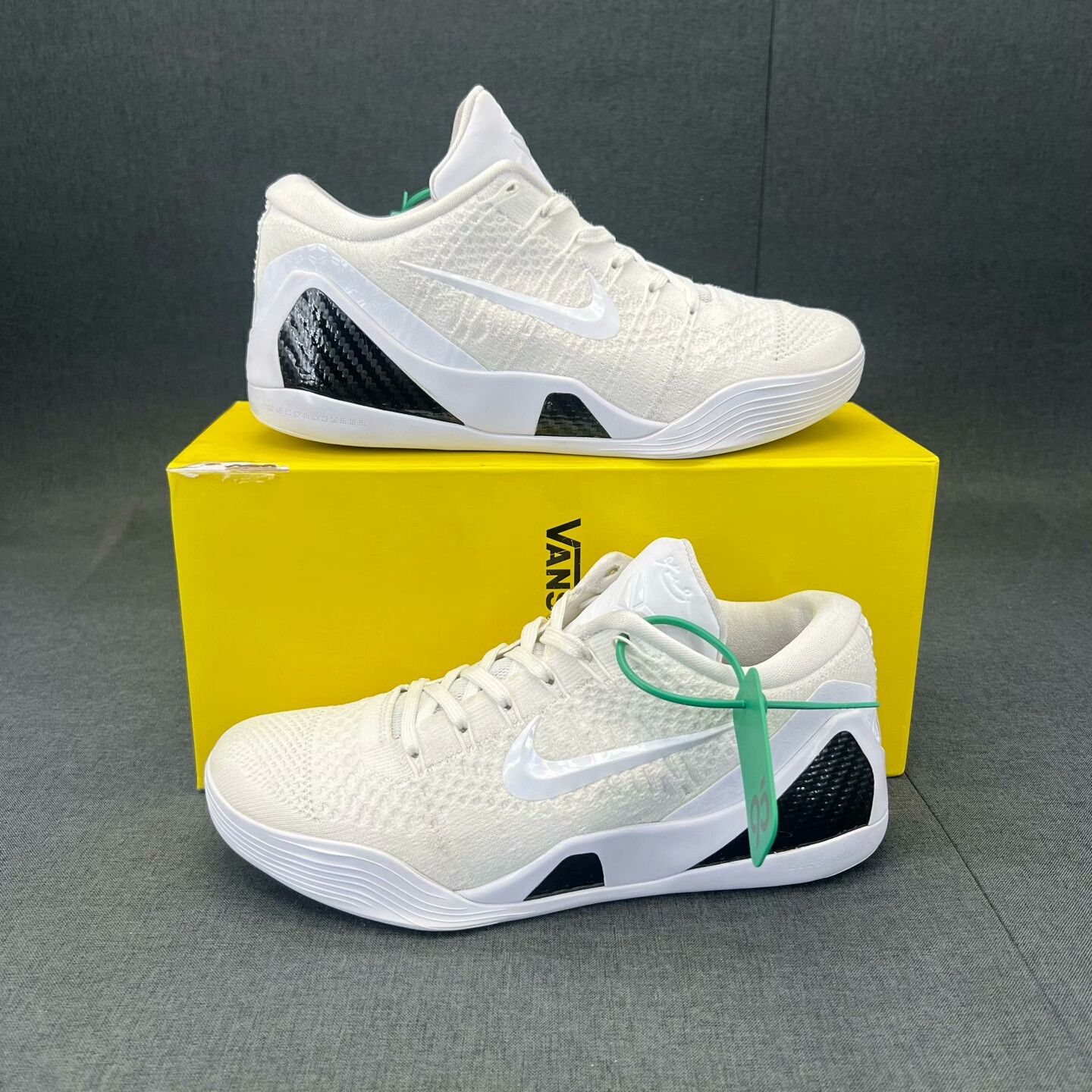 Nike Nike White Lowtop Sneakers 40 Men Size US 7.5 / EU 40-41 - 2 Thumbnail
