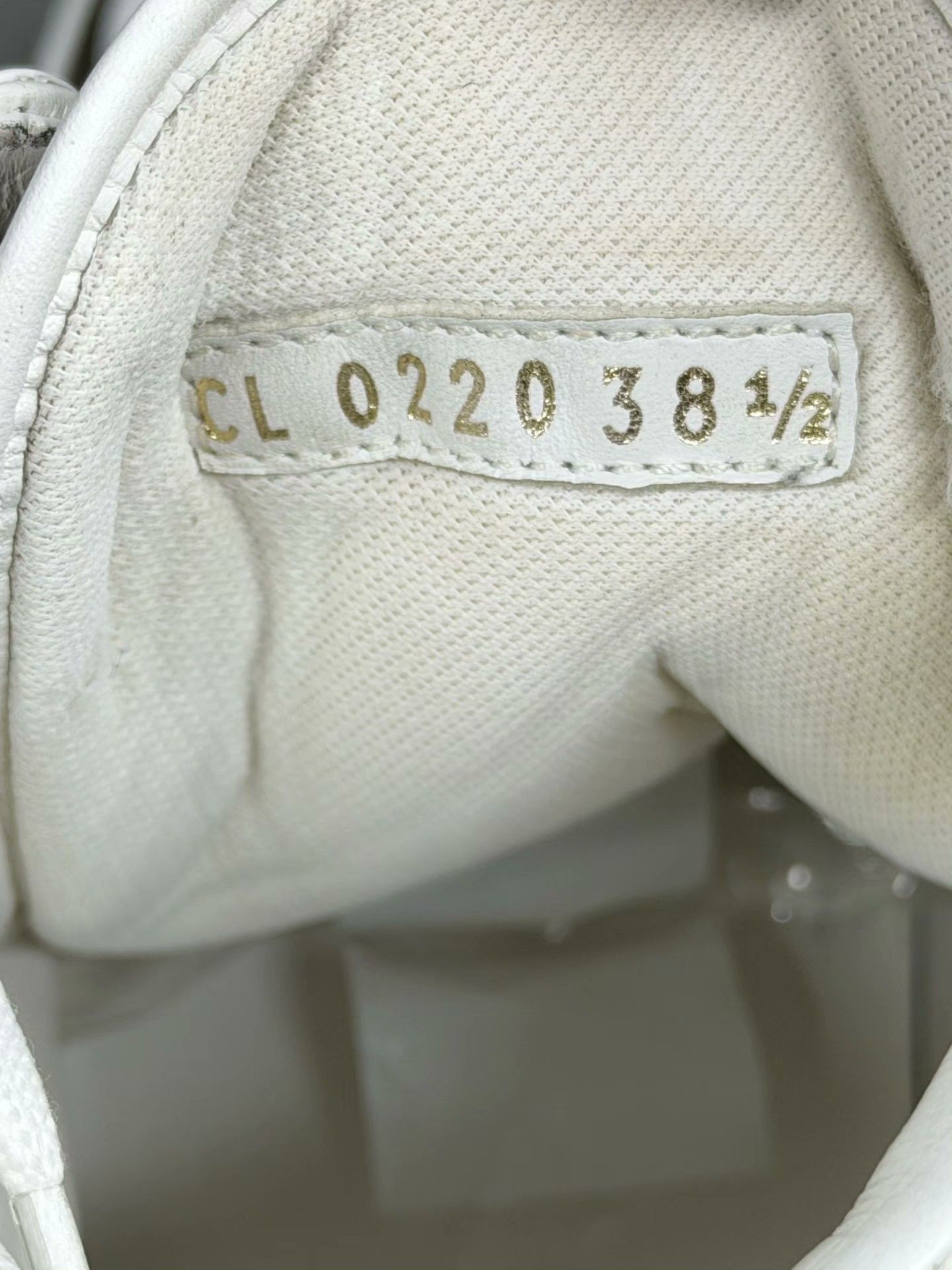 Louis Vuitton Louis Vuitton Patchwork White Hitop Sneakers 38 Women Size US 7.5 / IT 37.5 - 7 Thumbnail