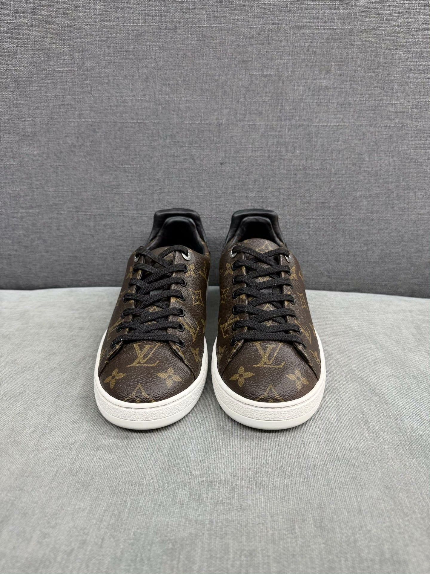 Louis Vuitton Louis Vuitton Lowtop Sneakers 38 Men Size US 6 / EU 39 - 2 Thumbnail