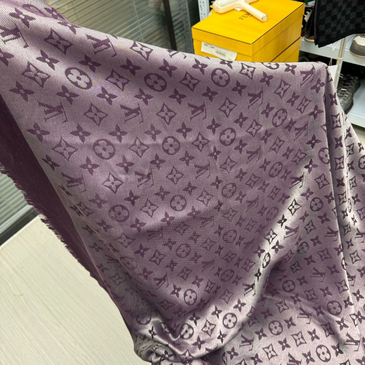 Louis Vuitton Louis Vuitton Purple Scarf 40 Men Size ONE SIZE - 3 Thumbnail