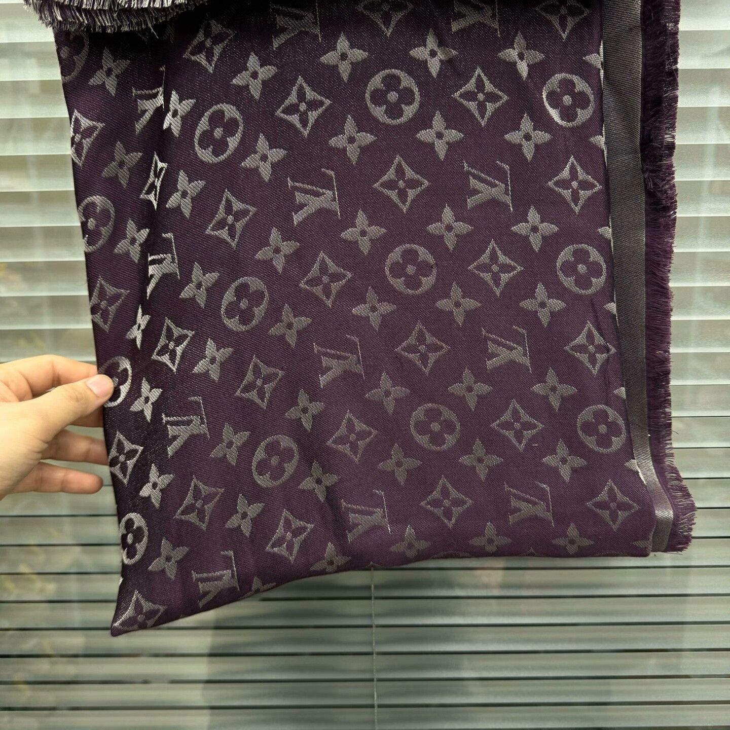Louis Vuitton Louis Vuitton Purple Scarf 40 Men Size ONE SIZE - 4 Thumbnail