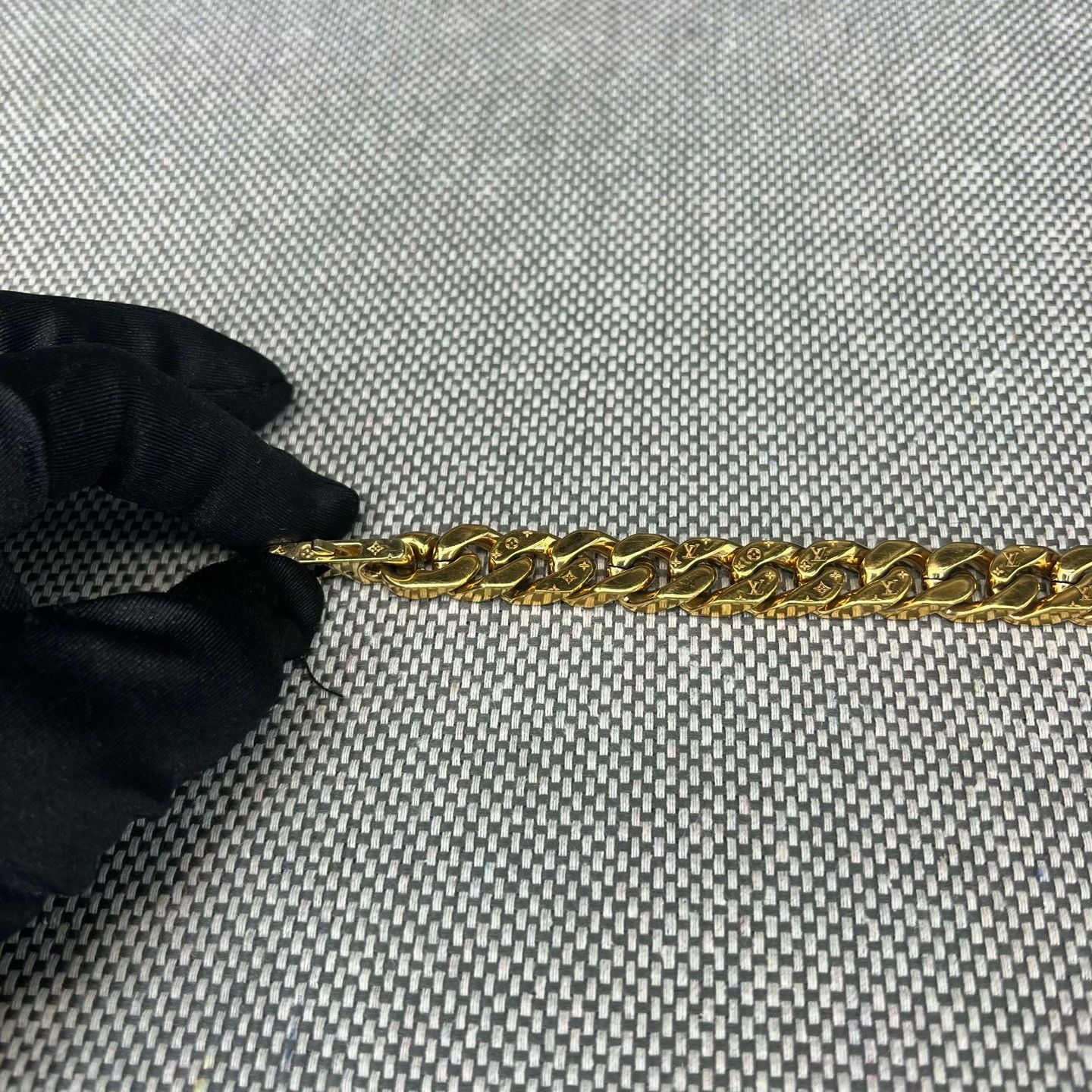 Louis Vuitton Louis Vuitton Gold Jewelry M Men Size ONE SIZE - 3 Thumbnail