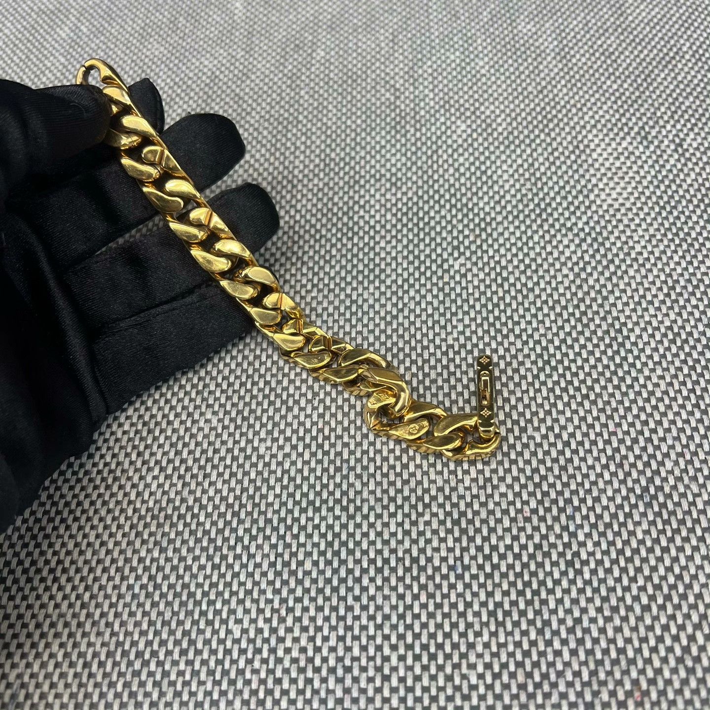 Louis Vuitton Louis Vuitton Gold Jewelry M Men Size ONE SIZE - 4 Thumbnail