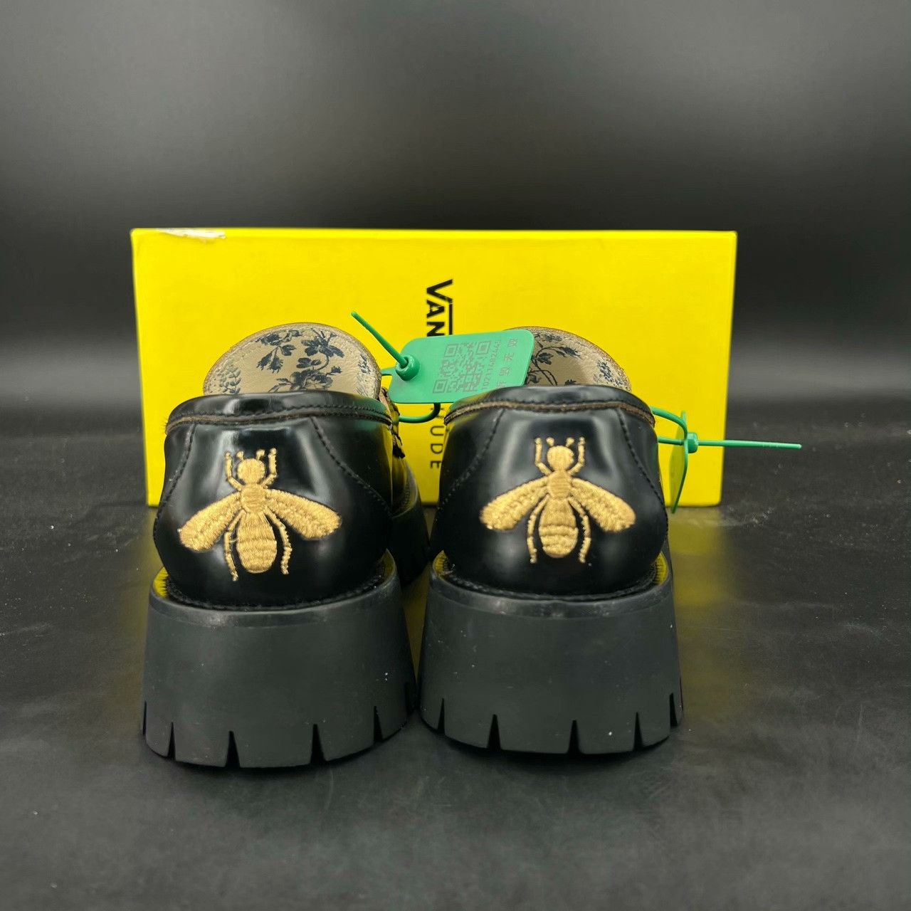 Gucci Gucci Embroidered Lowtop Sneakers 37 Women Size US 6.5 / IT 36.5 - 4 Thumbnail