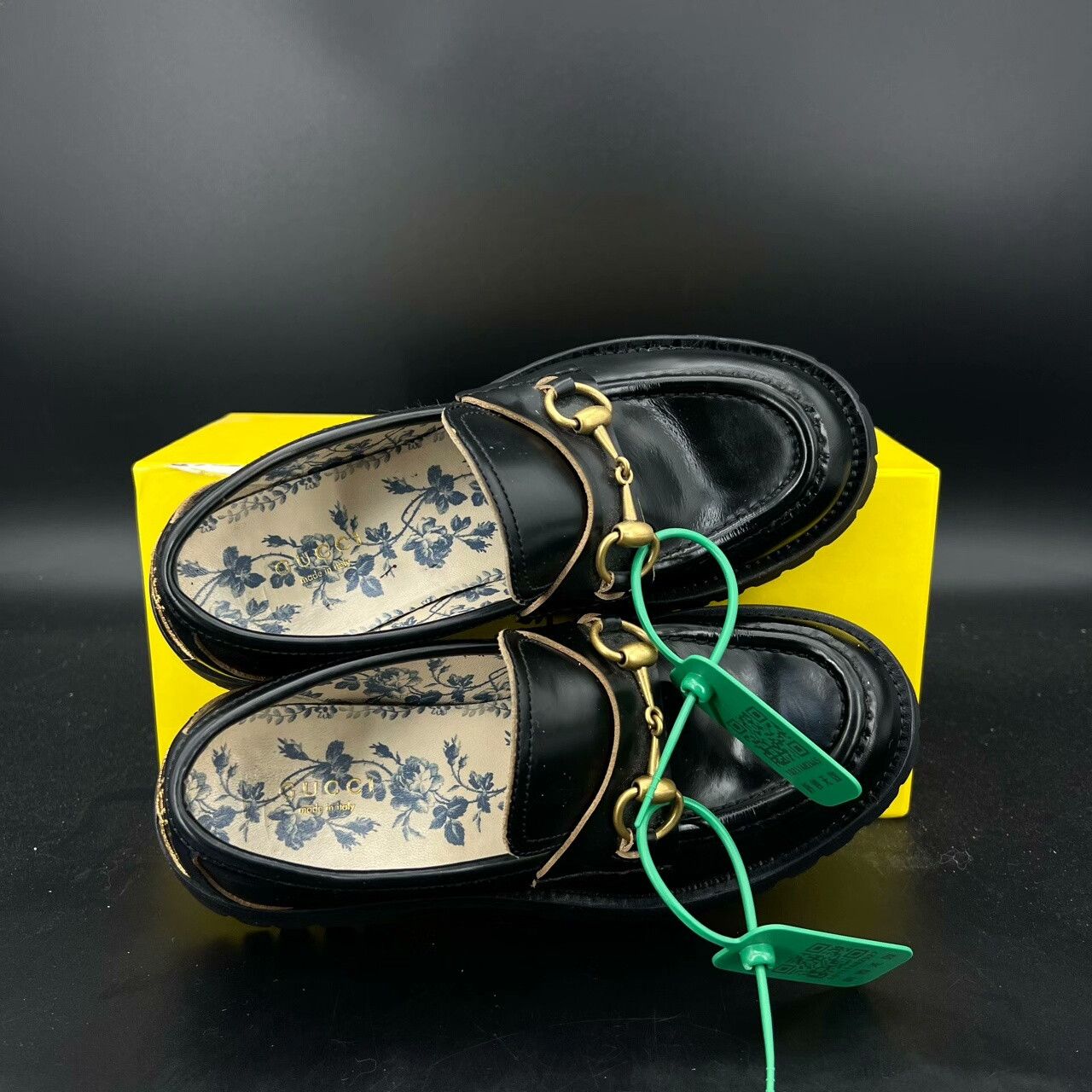 Gucci Gucci Embroidered Lowtop Sneakers 37 Women Size US 6.5 / IT 36.5 - 7 Thumbnail