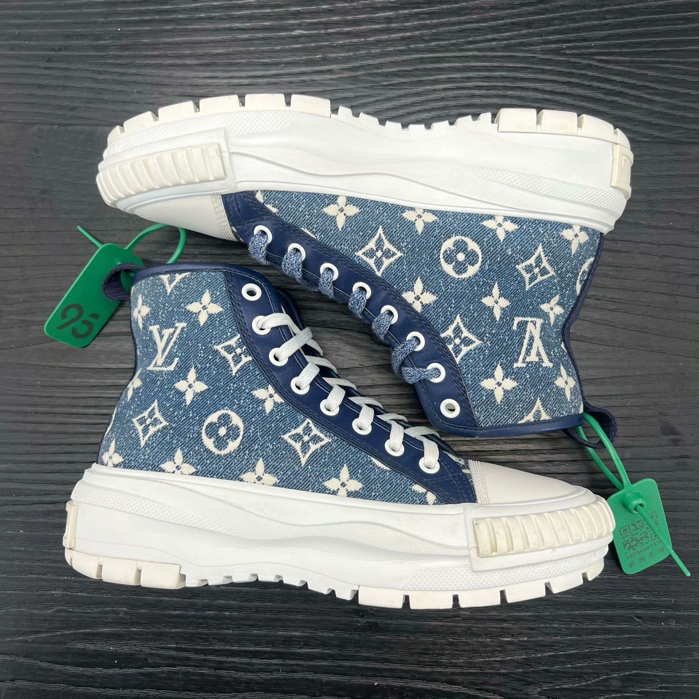 Louis Vuitton Louis Vuitton Denim Blue Hitop Sneakers 36 Women Size US 6 / IT 36 - 2 Thumbnail