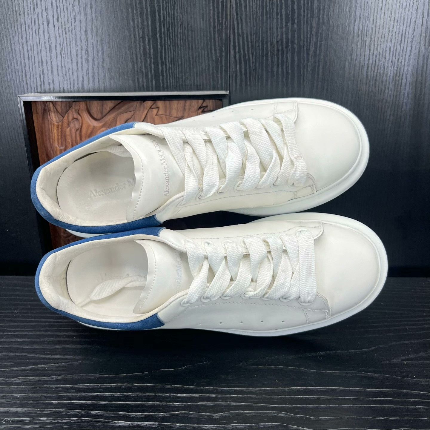 Alexander McQueen Alexander McQueen Blue Lowtop Sneakers 41 Men Size US 8.5 / EU 41-42 - 2 Thumbnail