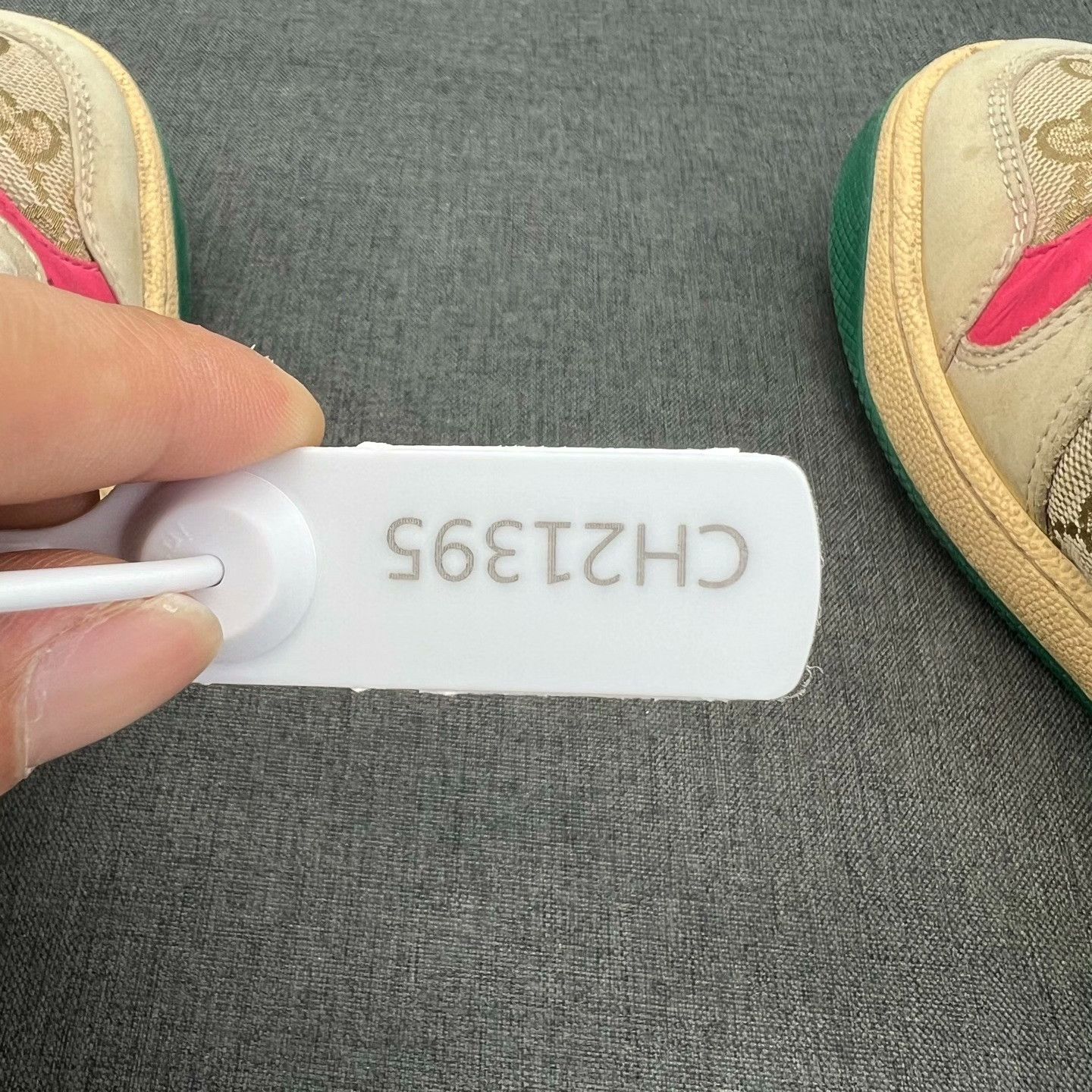 Gucci Gucci Red Lowtop Sneakers 34 Women Size US 4 / IT 34 - 9 Thumbnail