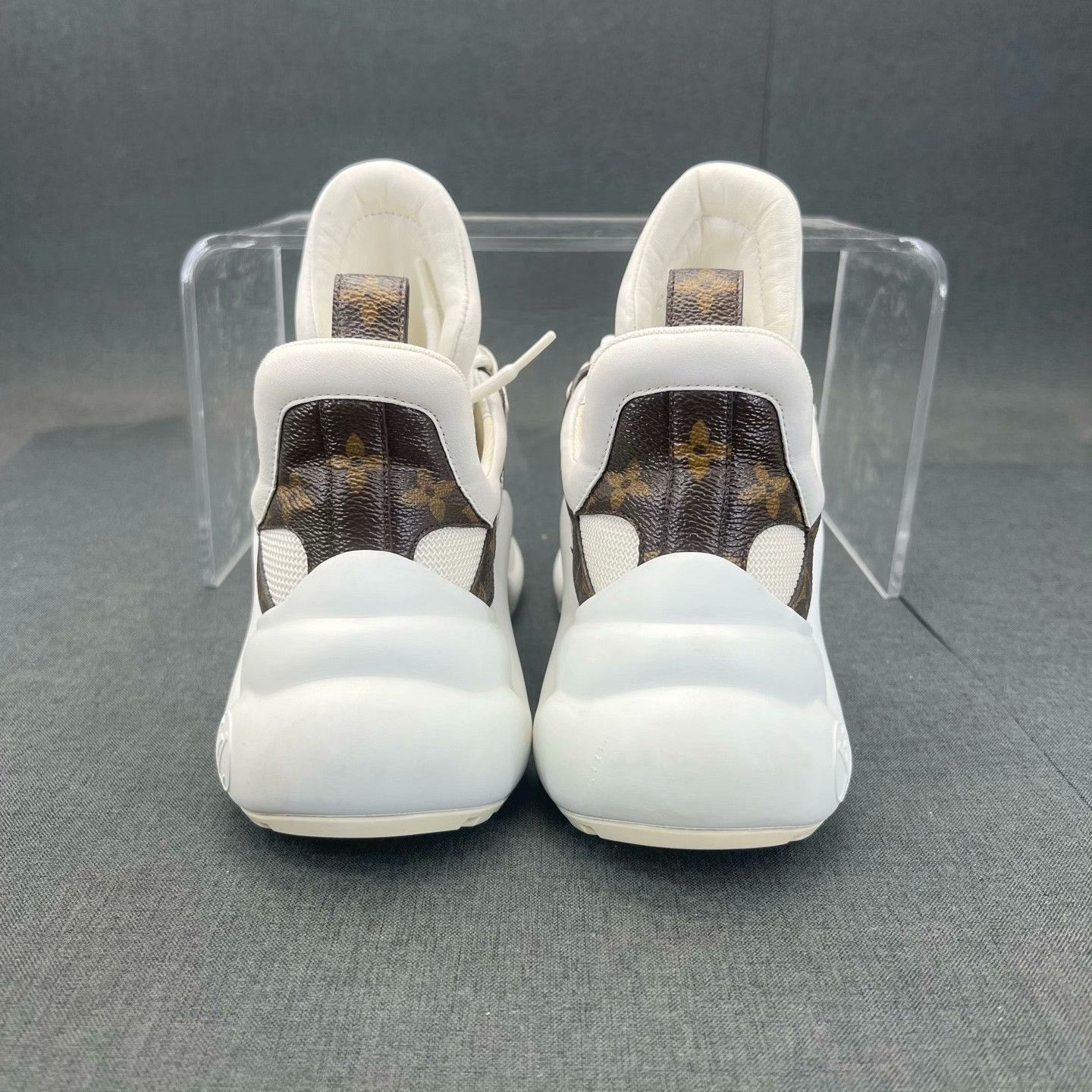 Louis Vuitton Louis Vuitton White Lowtop Sneakers 35 Women Size US 5 / IT 35 - 6 Thumbnail