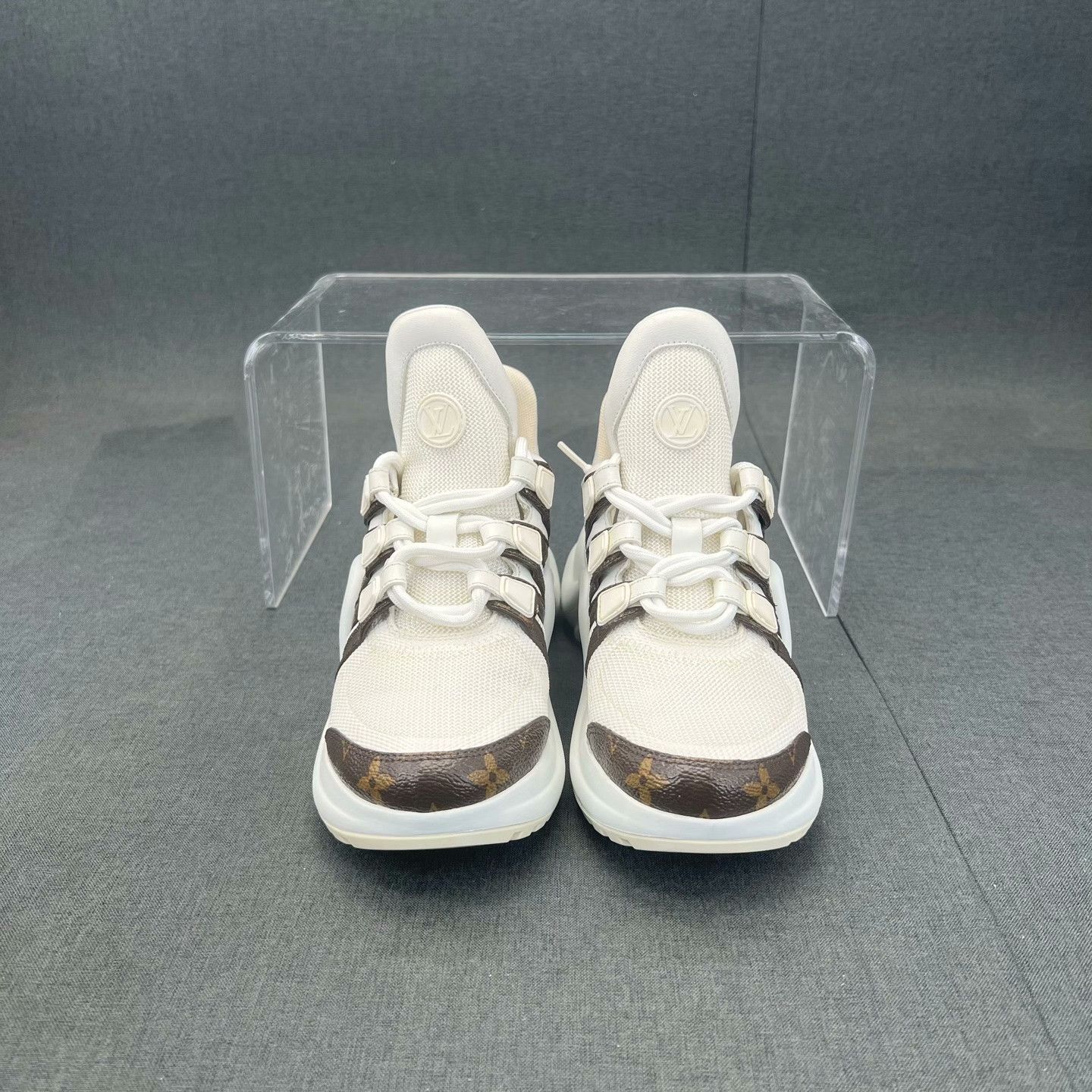 Louis Vuitton Louis Vuitton White Lowtop Sneakers 35 Women Size US 5 / IT 35 - 3 Thumbnail