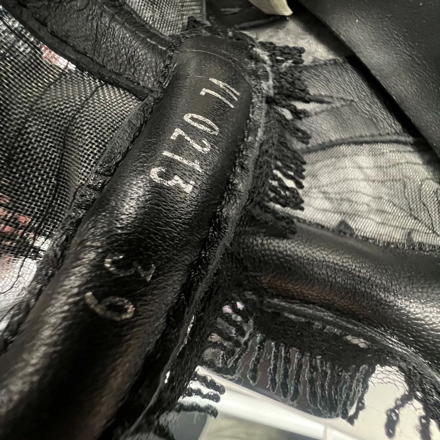 Louis Vuitton Louis Vuitton Black Lowtop Sneakers 39 Women Size US 8.5 / IT 38.5 - 4 Thumbnail