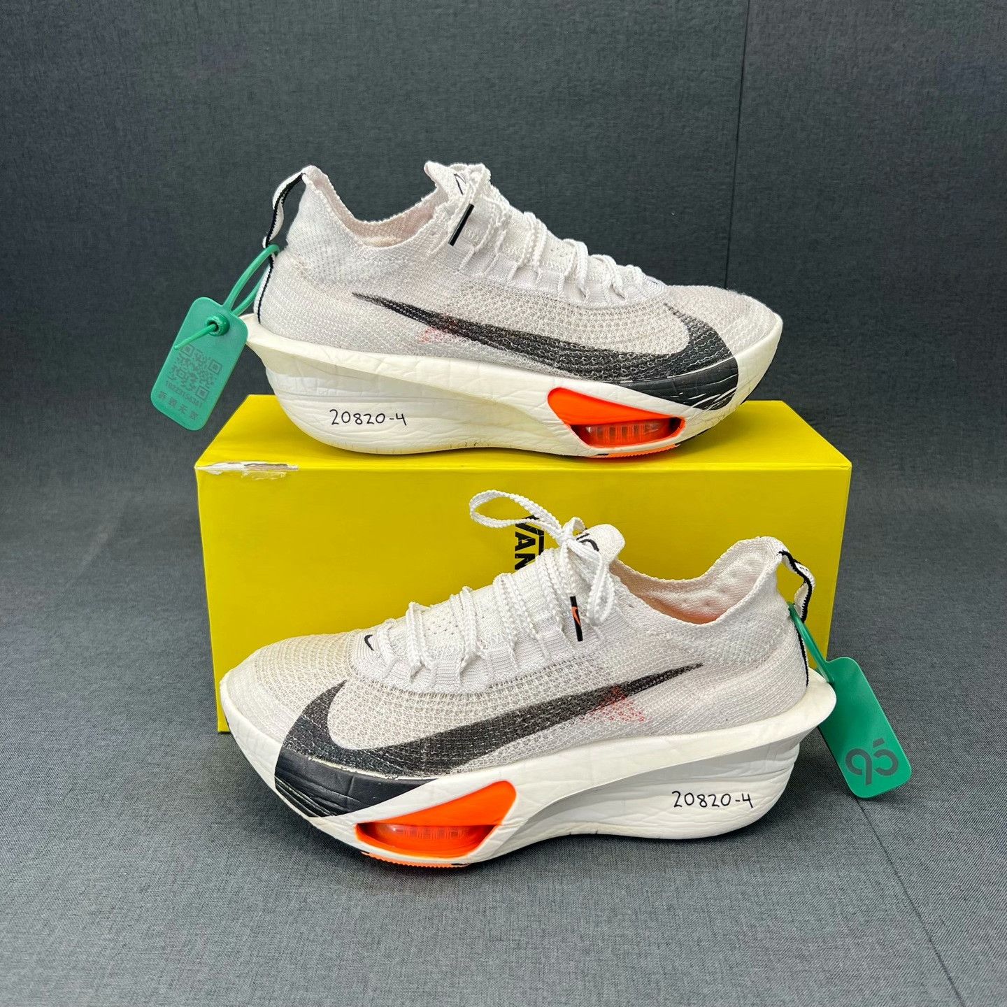 Nike Nike White Lowtop Sneakers 42 Men Size US 9 / EU 42 - 2 Thumbnail