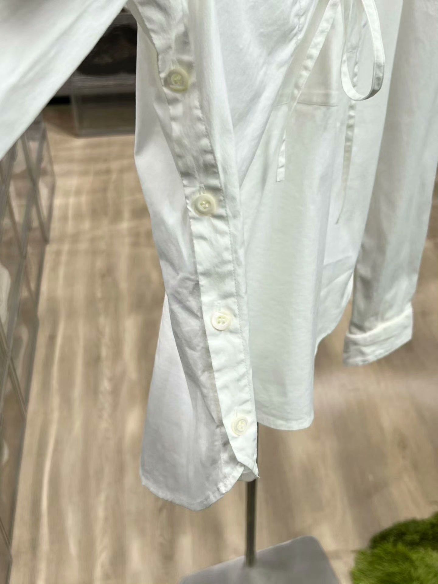Prada Prada White Button Up 42 Women Size M / US 6-8 / IT 42-44 - 4 Thumbnail