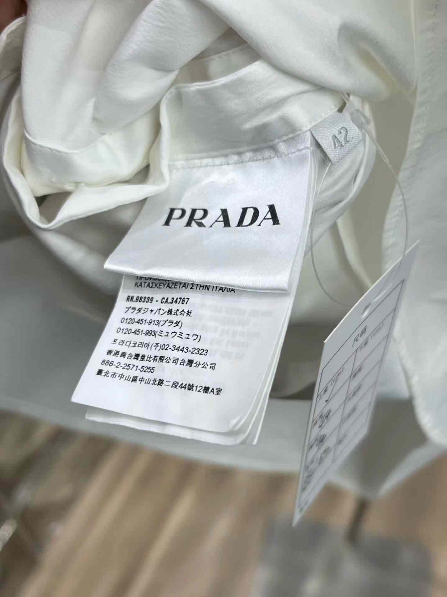 Prada Prada White Button Up 42 Women Size M / US 6-8 / IT 42-44 - 8 Thumbnail
