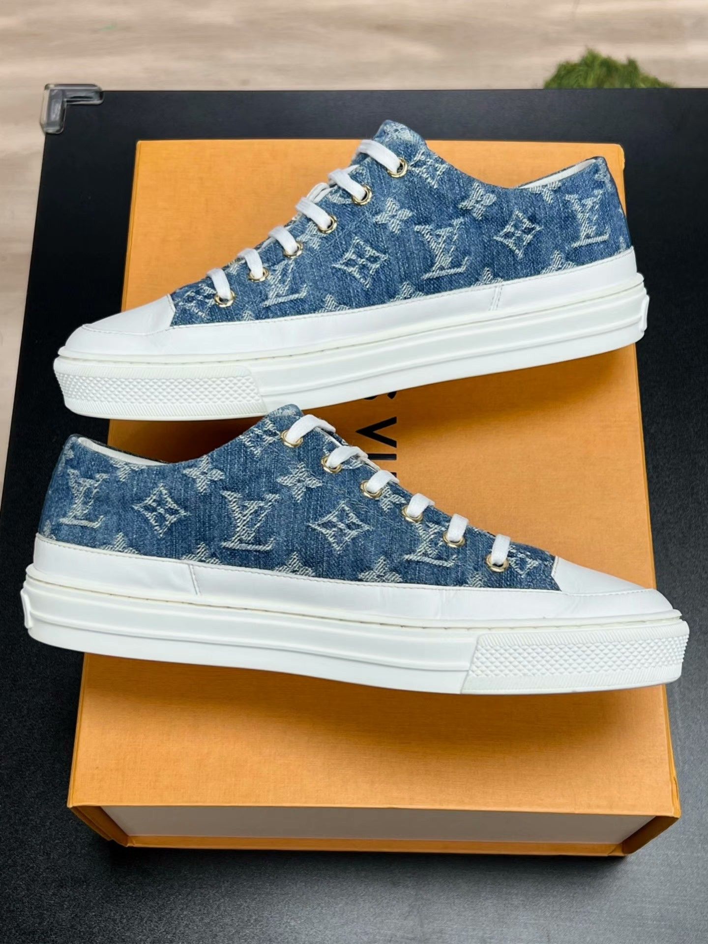 Louis Vuitton Louis Vuitton Denim Blue Lowtop Sneakers 39 Women Size US 8.5 / IT 38.5 - 6 Thumbnail
