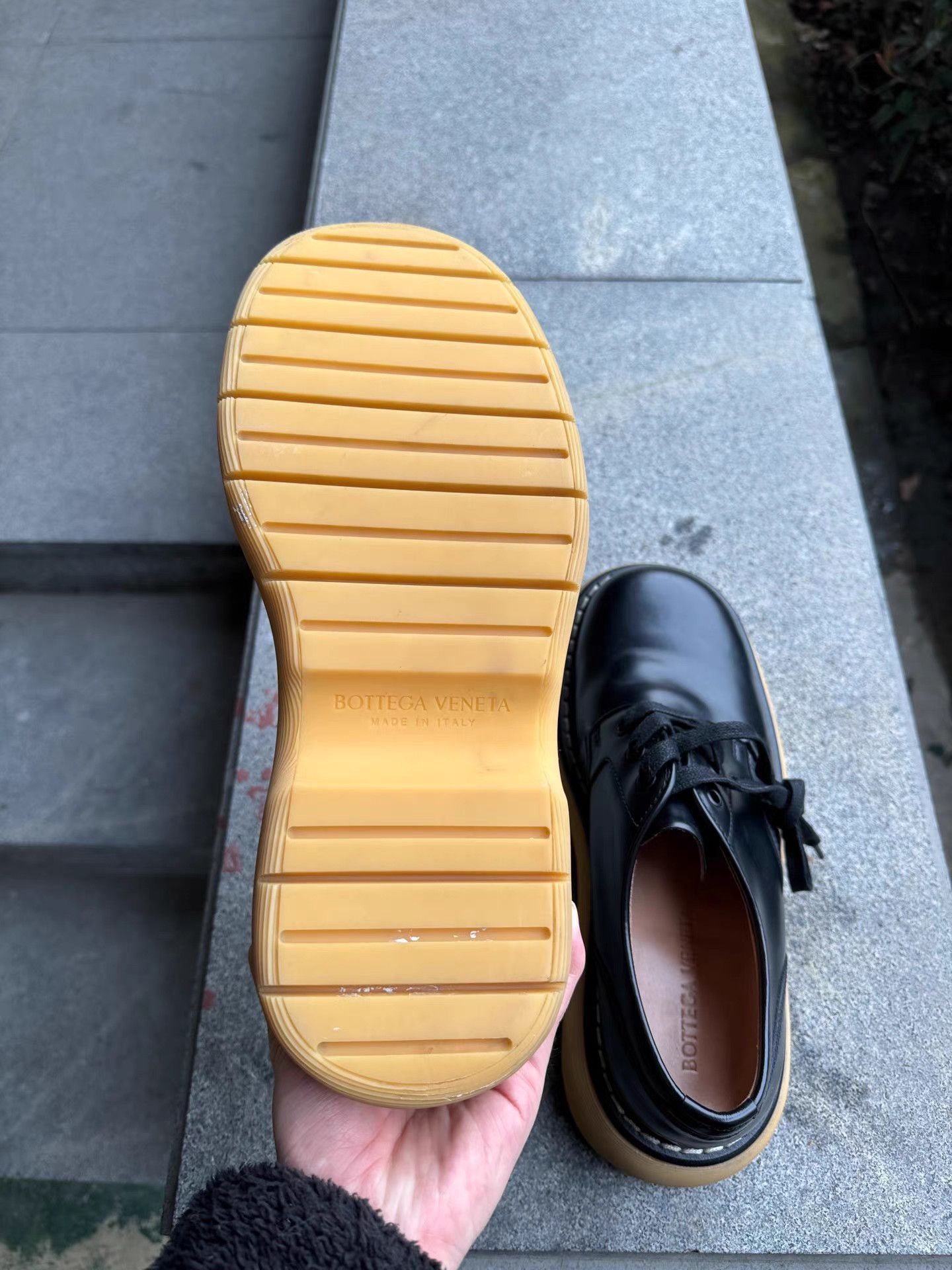 Bottega Veneta Black Leather Lace-Up Shoes with Yellow Soles Size US 8 / EU 41 - 8 Thumbnail
