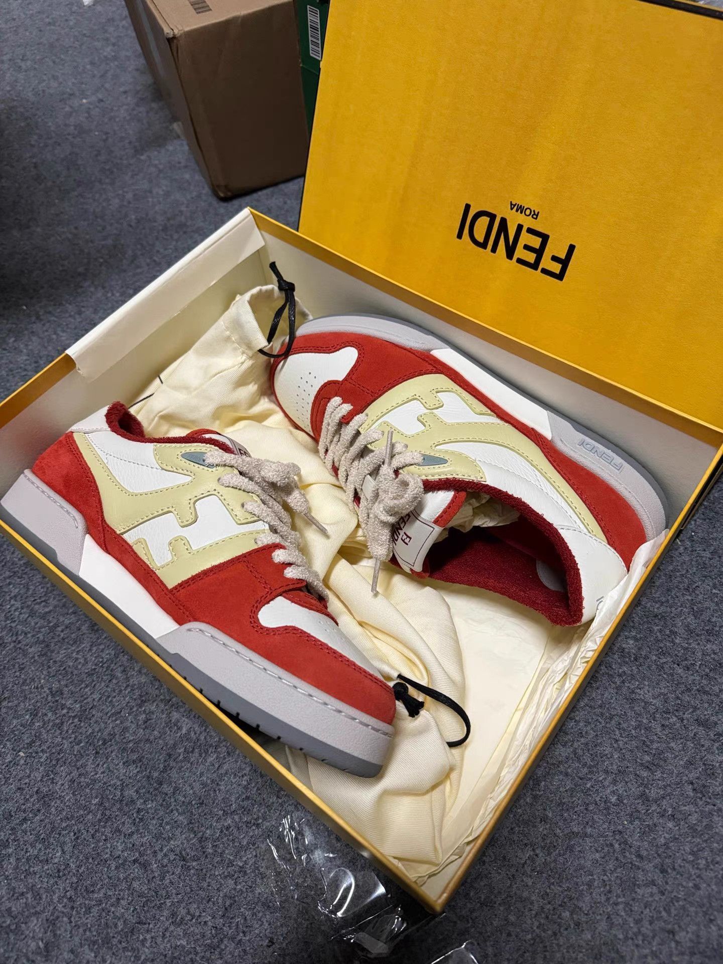 Fendi Red Low-Top Sneakers Size 7 Size US 7 / EU 40 - 9 Thumbnail