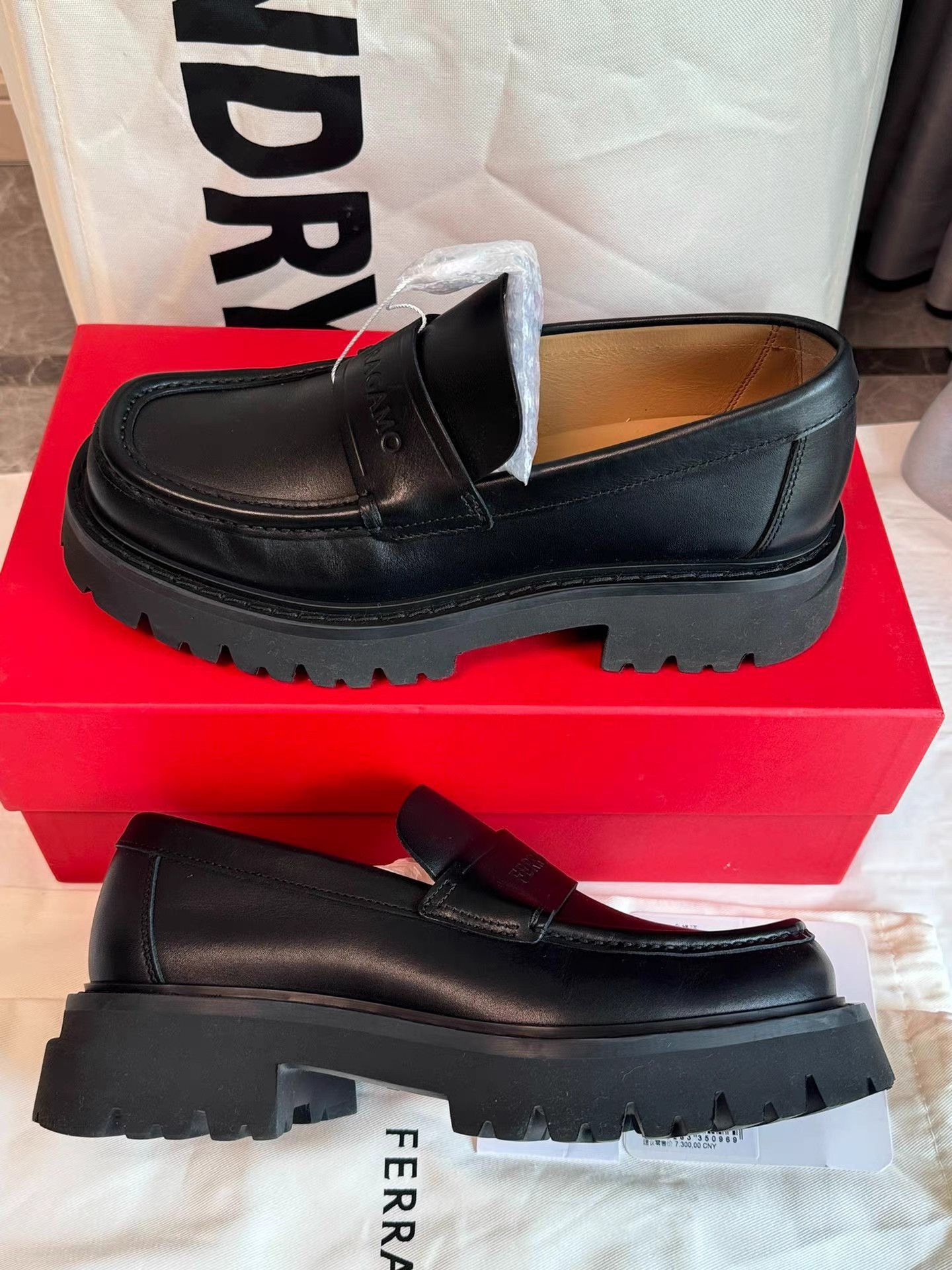 Salvatore Ferragamo Black Leather Slip-On Shoes Size 7 Size US 7 / EU 40 - 4 Thumbnail