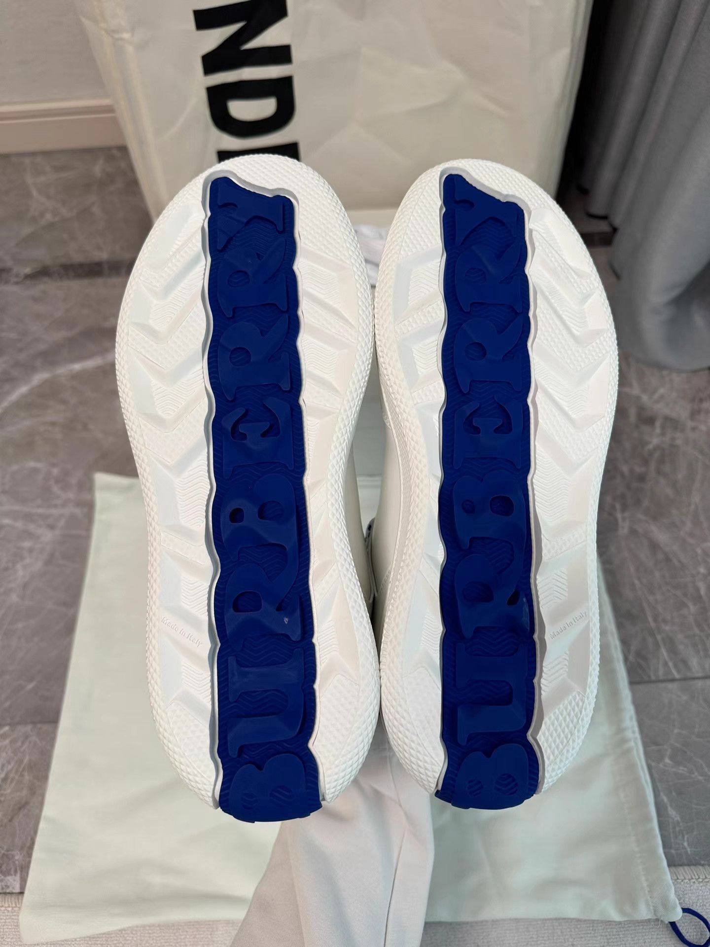 Burberry White Low-Top Sneakers Size 8 Size US 8 / EU 41 - 8 Thumbnail
