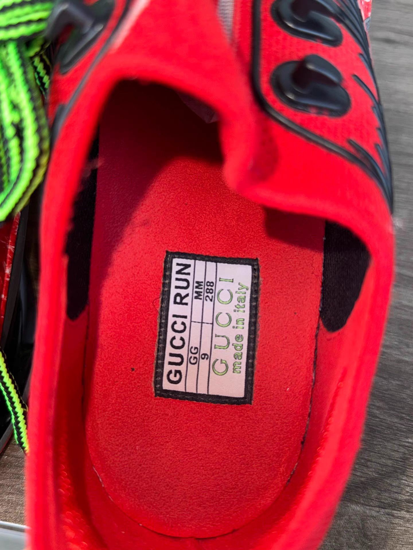 Gucci Red Low-Top Sneakers with Green Laces - Size 10 Size US 10 / EU 43 - 2 Thumbnail