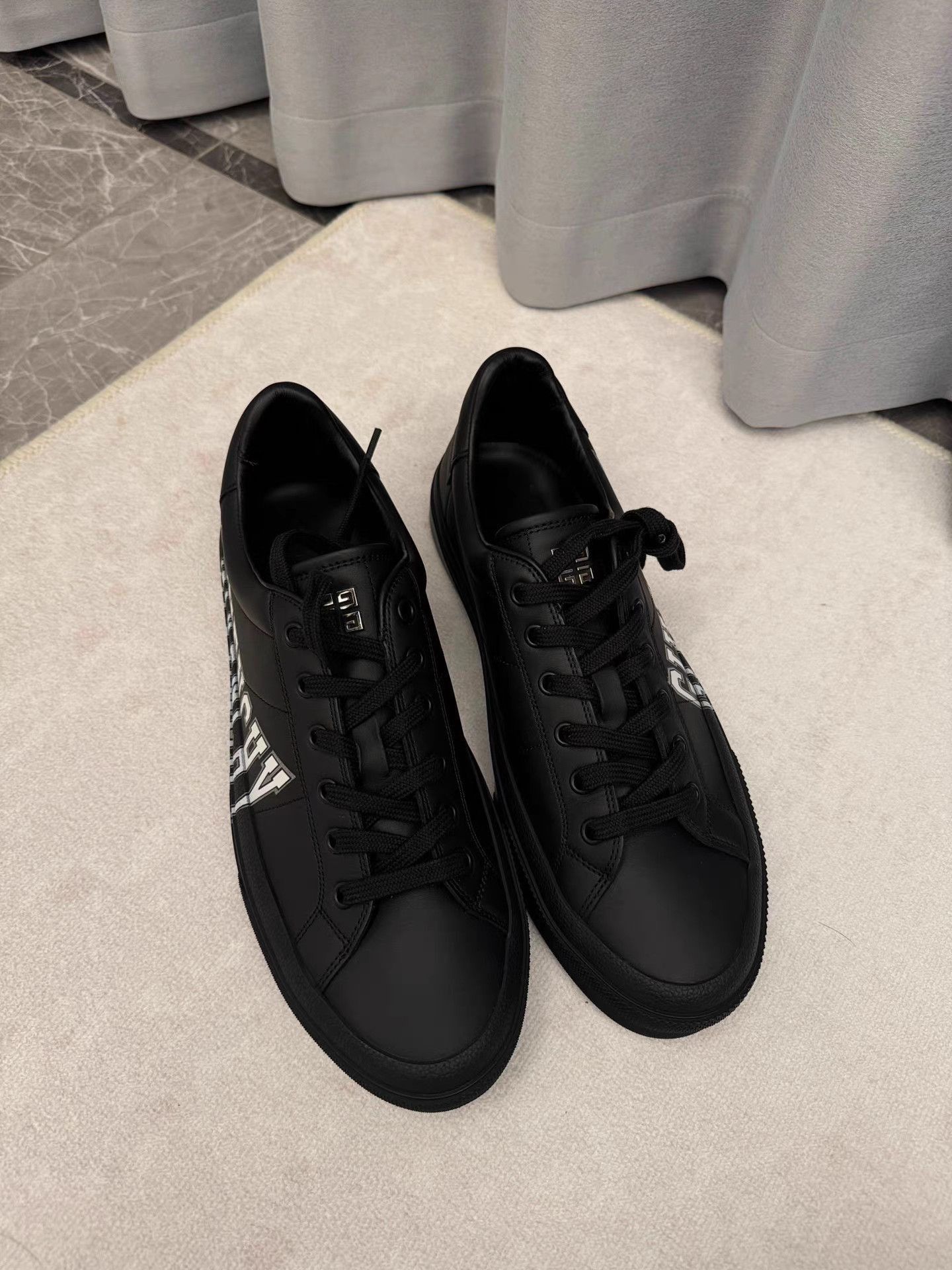 Givenchy Black Low-Top Leather Sneakers Size US 9 / EU 42 - 5 Thumbnail
