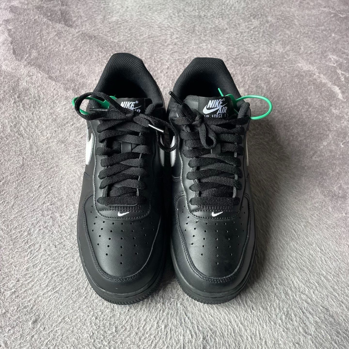 Nike Nike Black Lowtop Sneakers 42 Men Size US 9 / EU 42 - 2 Thumbnail