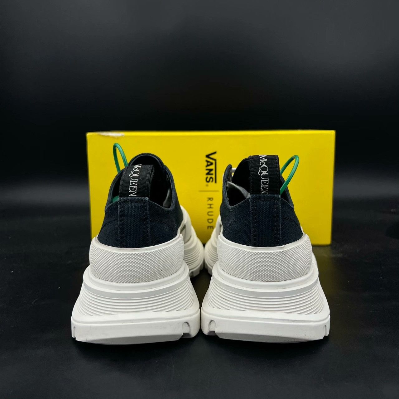 Alexander McQueen Alexander McQueen Black Lowtop Sneakers 36 Women Size US 6 / IT 36 - 6 Thumbnail