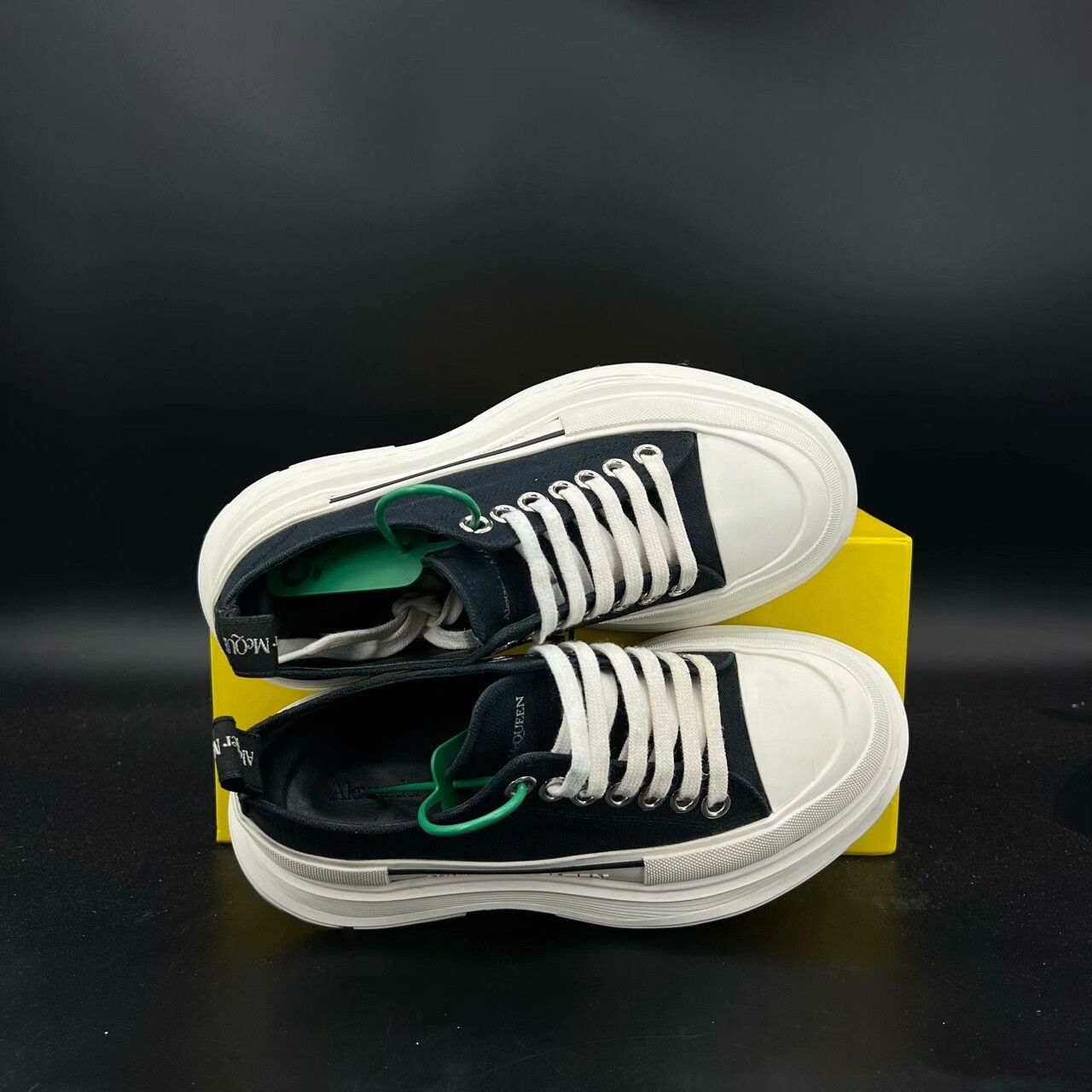 Alexander McQueen Alexander McQueen Black Lowtop Sneakers 36 Women Size US 6 / IT 36 - 5 Thumbnail