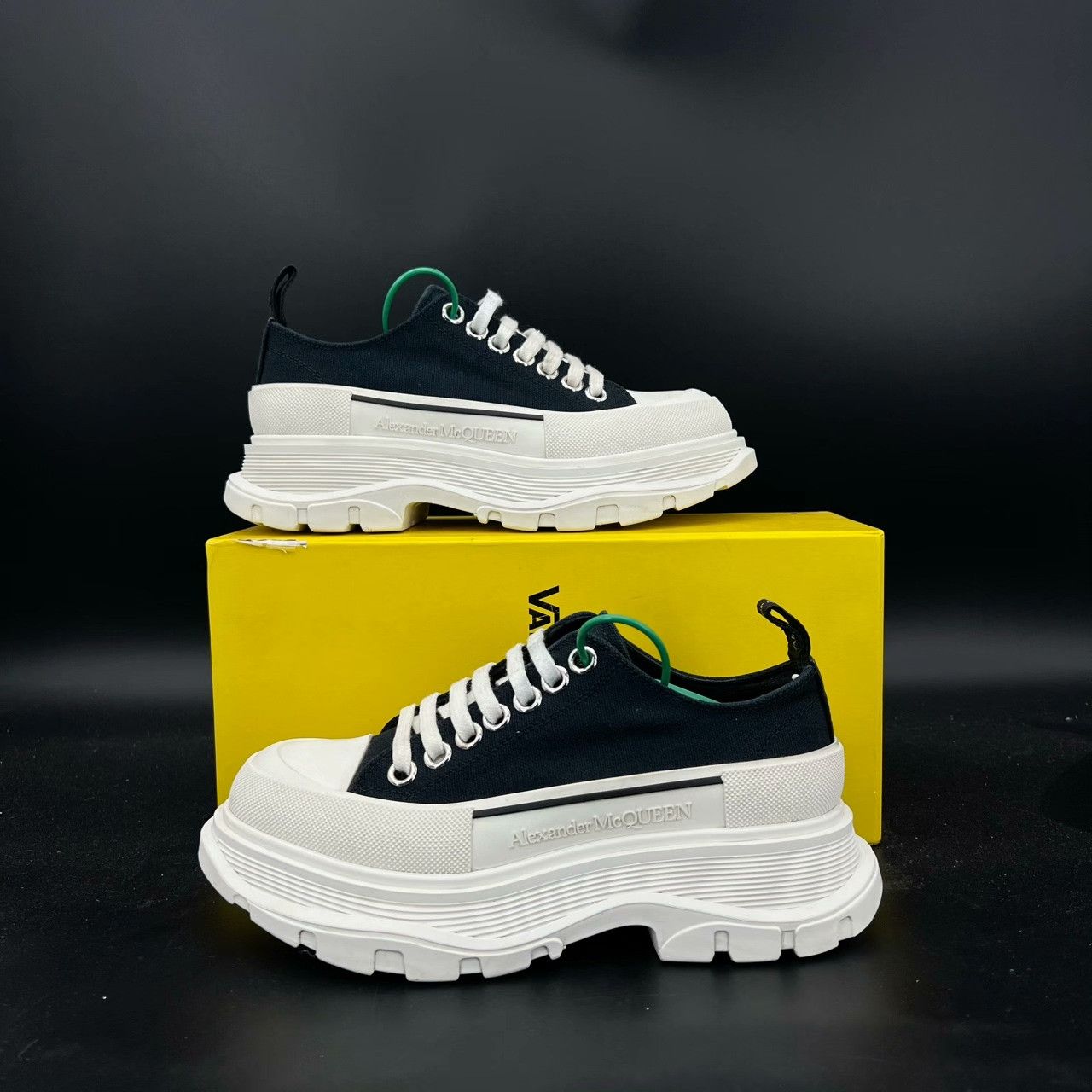 Alexander McQueen Alexander McQueen Black Lowtop Sneakers 36 Women Size US 6 / IT 36 - 3 Thumbnail
