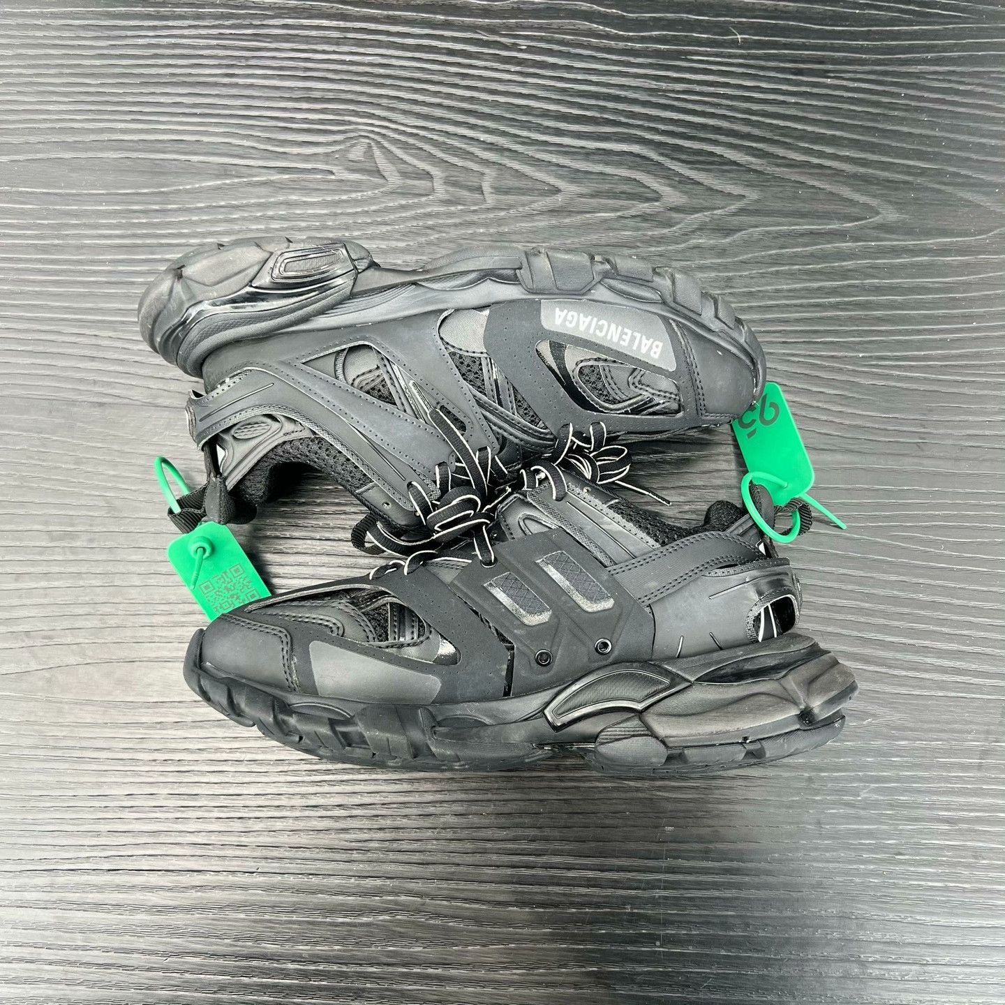 Balenciaga Balenciaga Black Lowtop Sneakers 37 Women Size US 6.5 / IT 36.5 - 2 Thumbnail