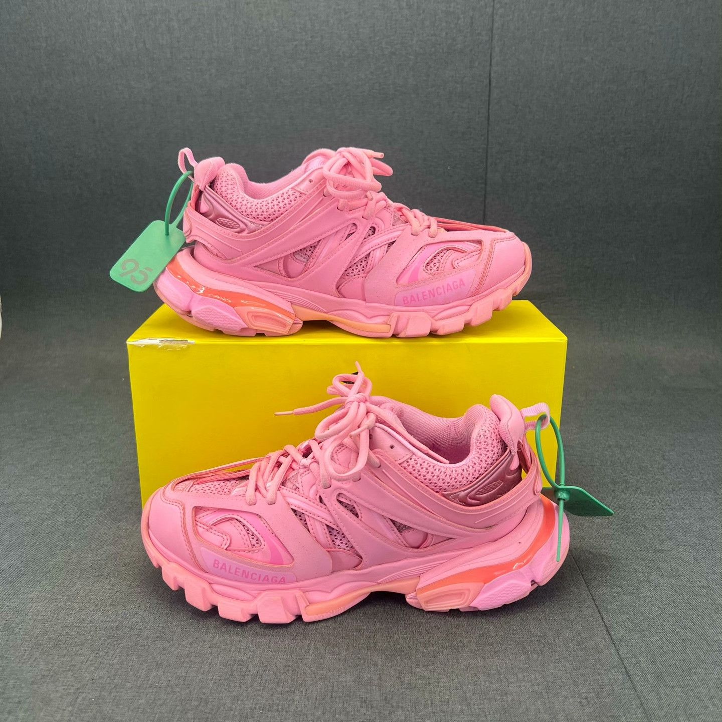 Balenciaga Balenciaga Pink Lowtop Sneakers 38 Women Size US 7.5 / IT 37.5 - 2 Thumbnail