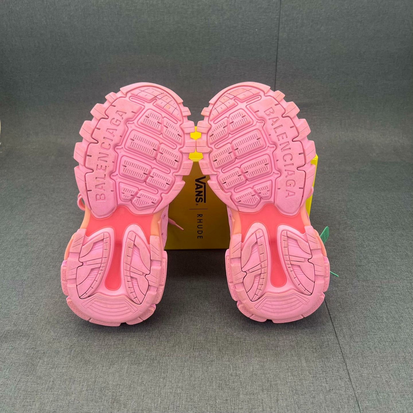 Balenciaga Balenciaga Pink Lowtop Sneakers 38 Women Size US 7.5 / IT 37.5 - 7 Thumbnail