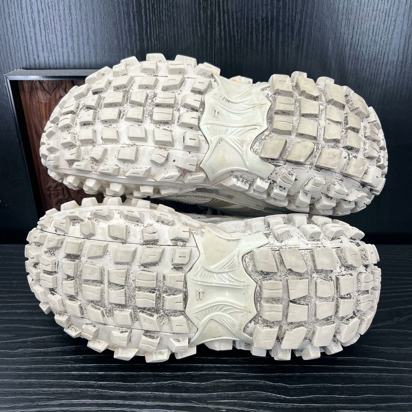 Balenciaga Balenciaga Brown Lowtop Sneakers 43 Men Size US 10 / EU 43 - 6 Thumbnail