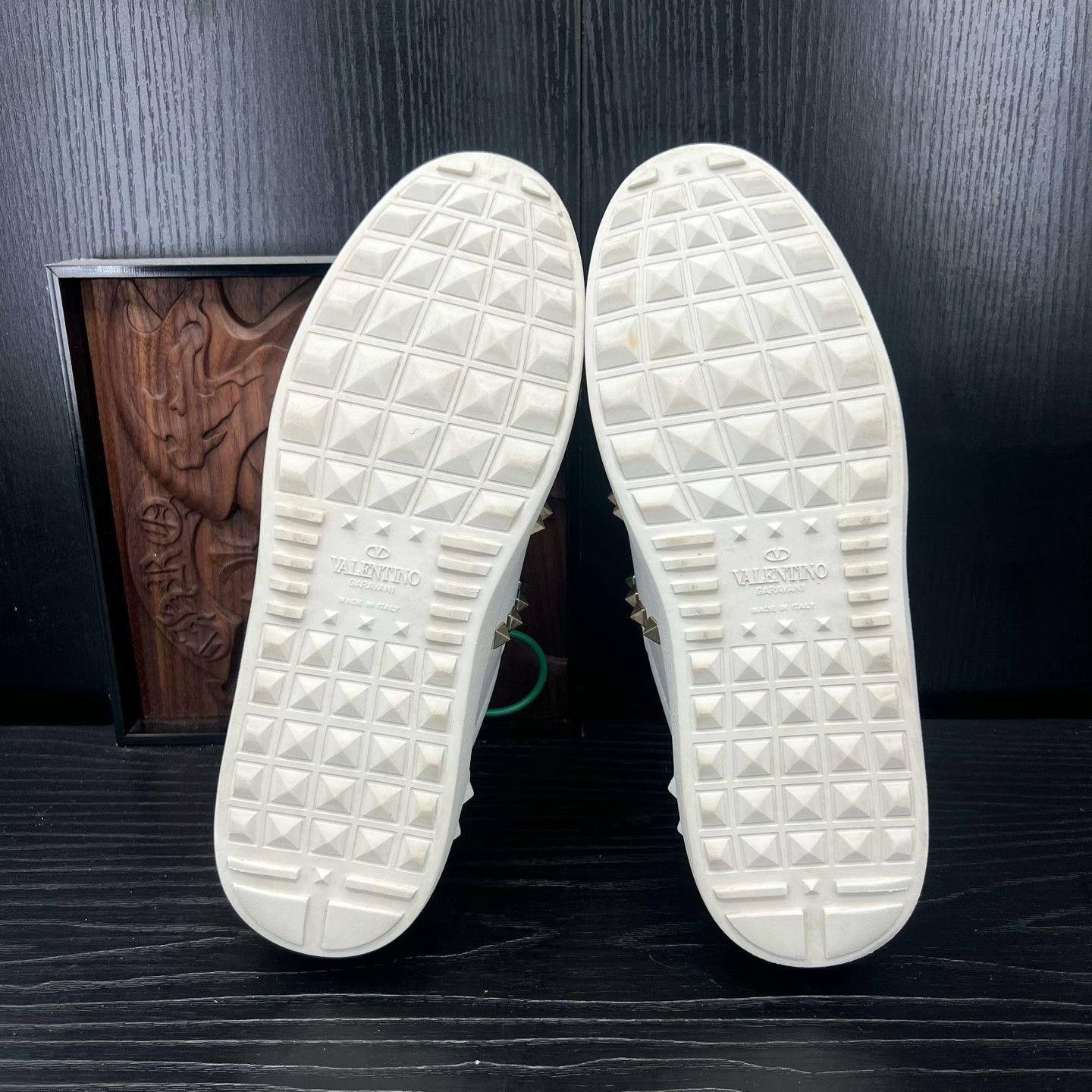 Valentino Valentino White Lowtop Sneakers 37 Women Size US 6.5 / IT 36.5 - 8 Thumbnail