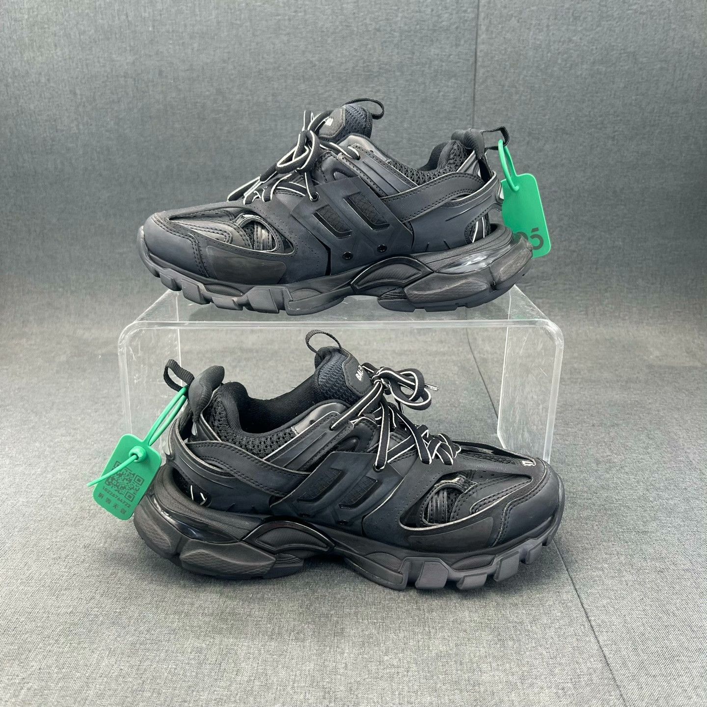 Balenciaga Balenciaga Black Lowtop Sneakers 37 Women Size US 6.5 / IT 36.5 - 2 Thumbnail