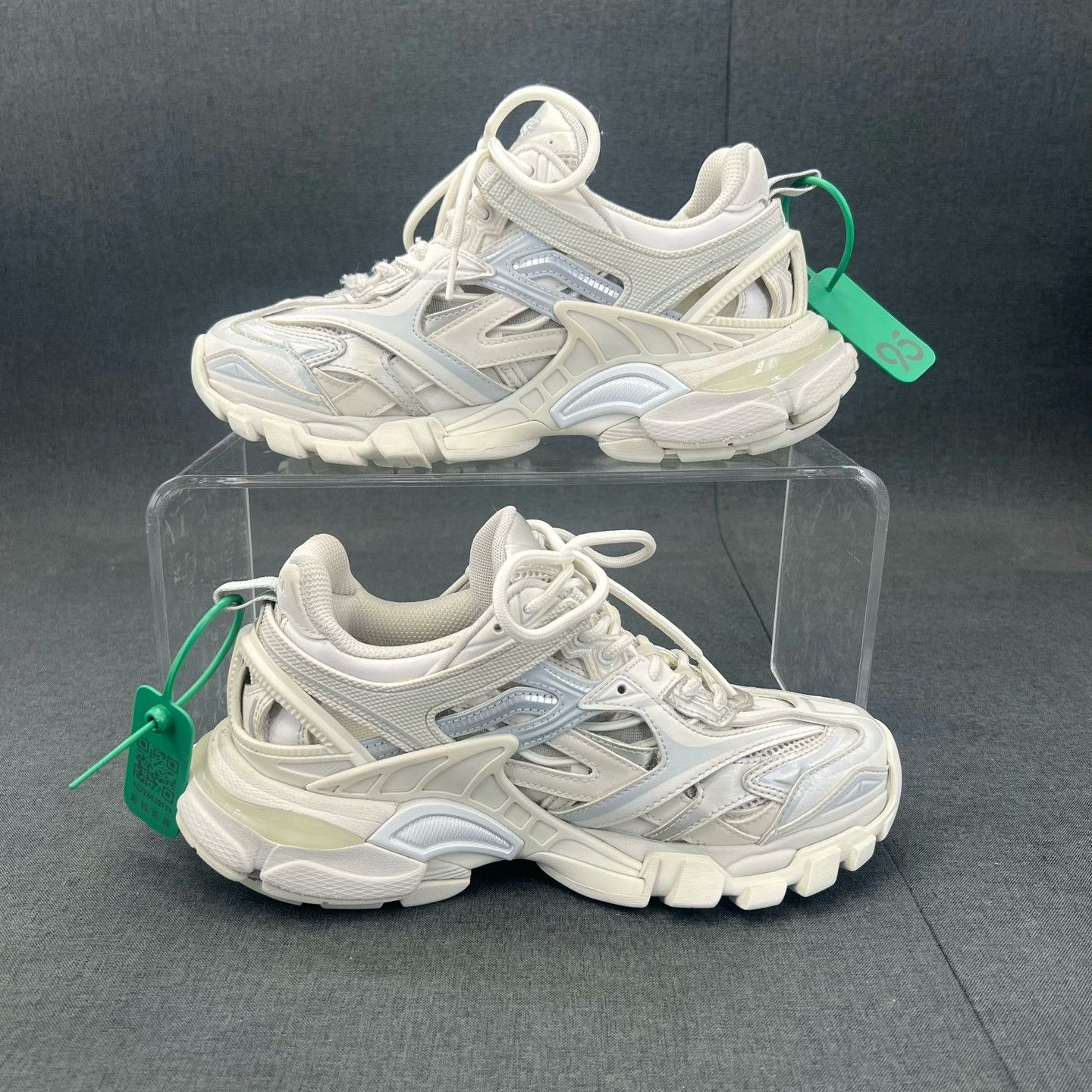 Balenciaga Balenciaga White Lowtop Sneakers 37 Women Size US 6.5 / IT 36.5 - 2 Thumbnail