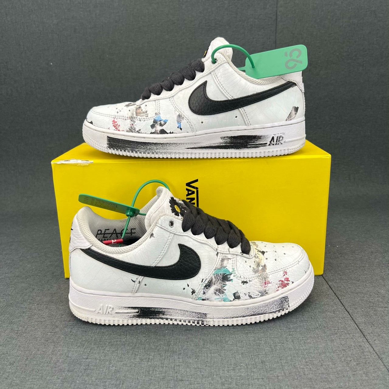 Nike Nike AF1 White Lowtop Sneakers 38 Men Size US 6 / EU 39 - 2 Thumbnail