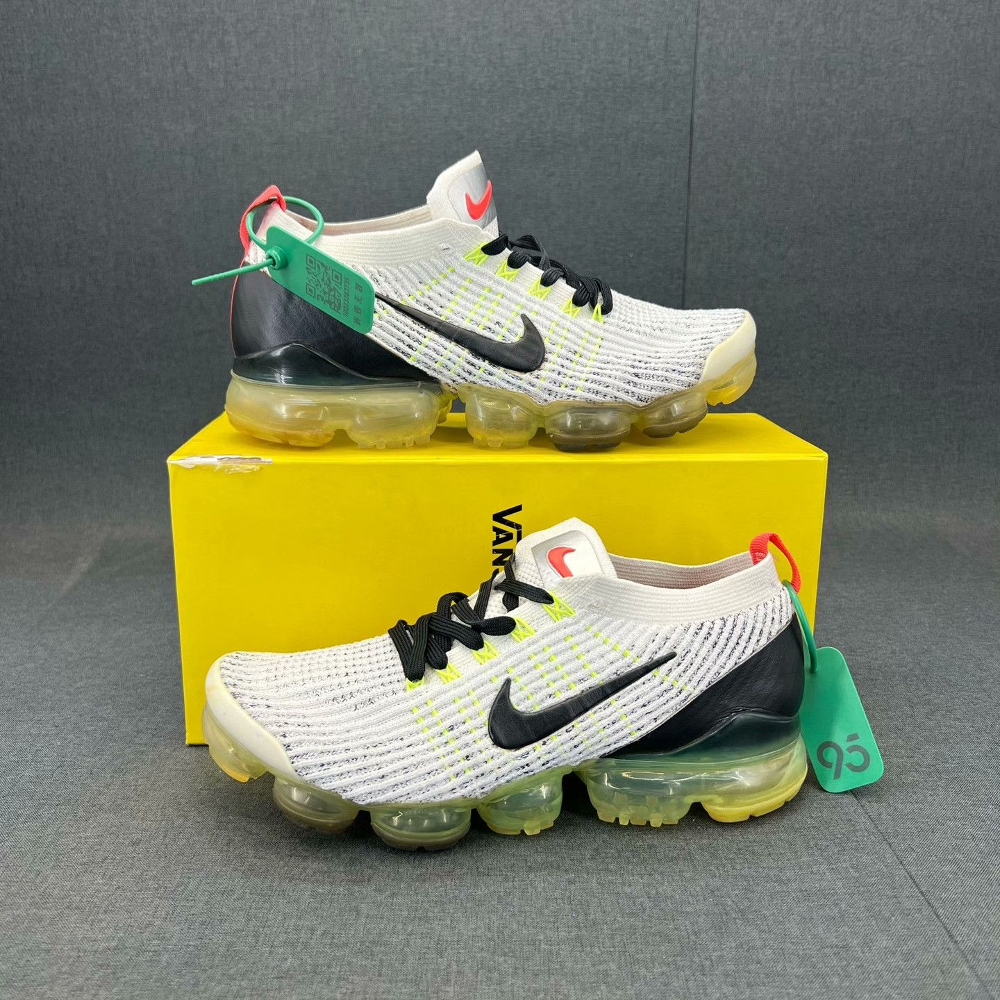 Nike Nike Yellow Lowtop Sneakers 42 Men Size US 9 / EU 42 - 2 Thumbnail