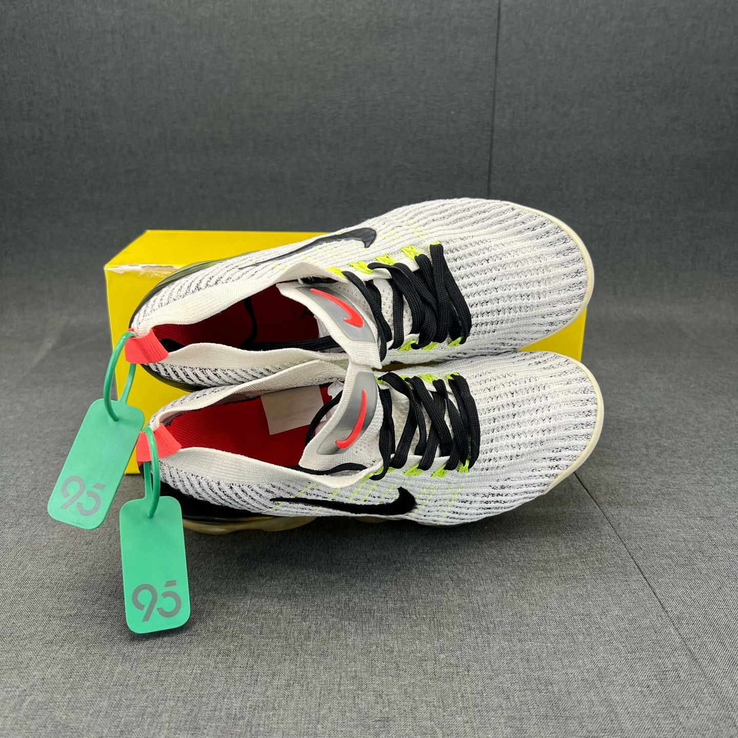 Nike Nike Yellow Lowtop Sneakers 42 Men Size US 9 / EU 42 - 8 Thumbnail